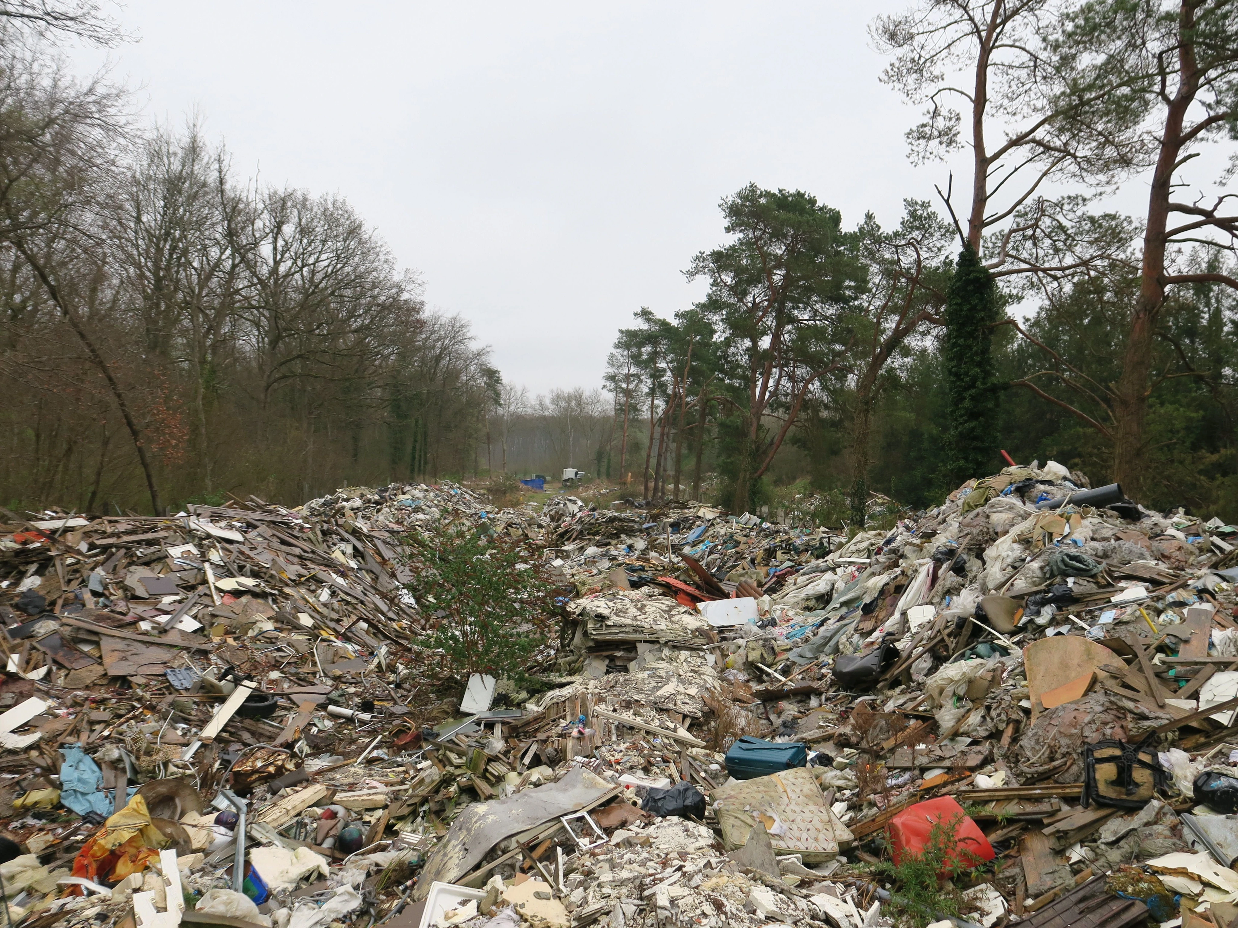 Décharge sauvage géante du Sud Oise : Orry-la-Ville envisage de racheter le terrain pour le nettoyer