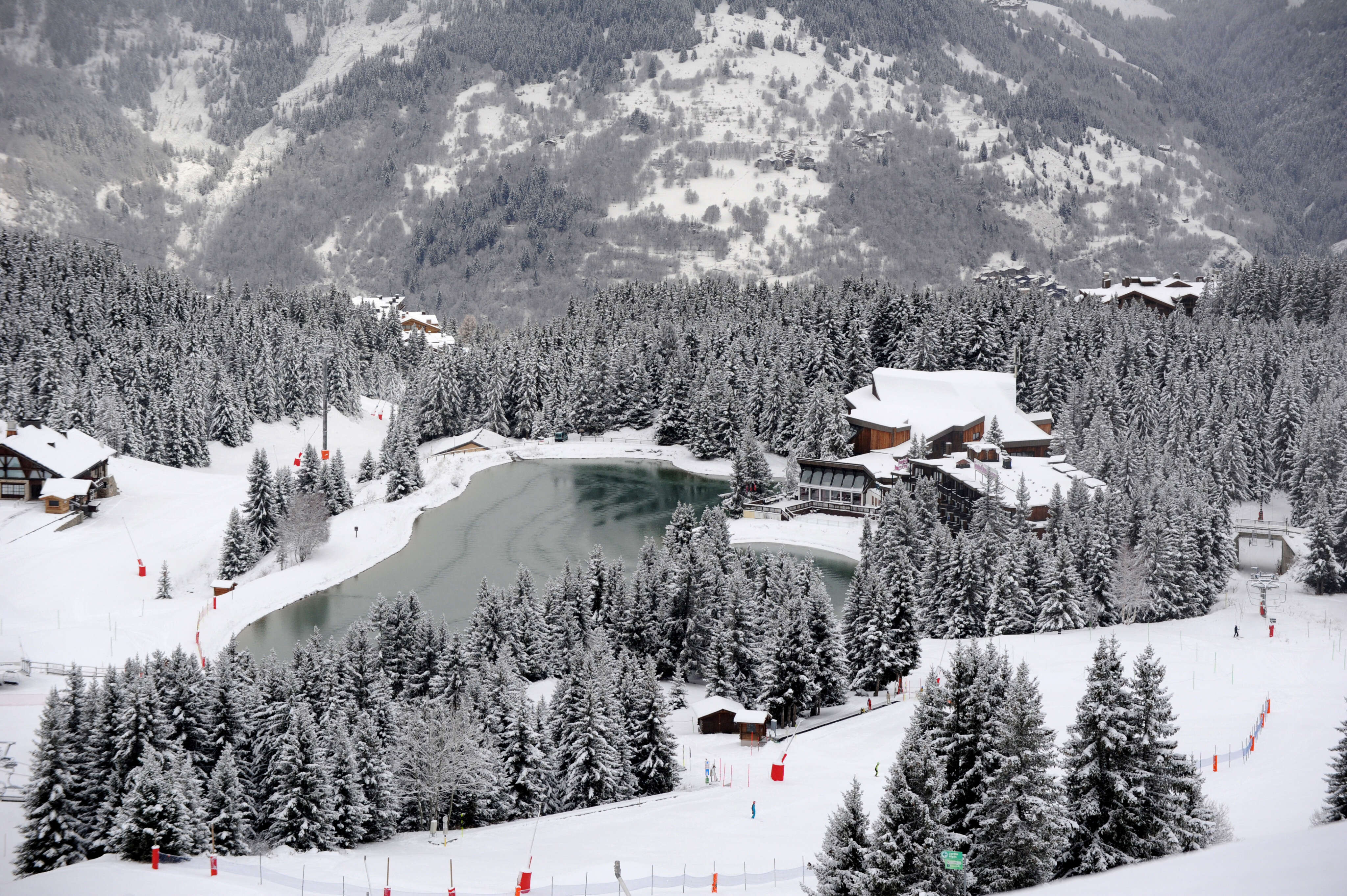 Neige : premiers flocons sur les Alpes, les stations de skis croisent les doigts pour que ça tienne