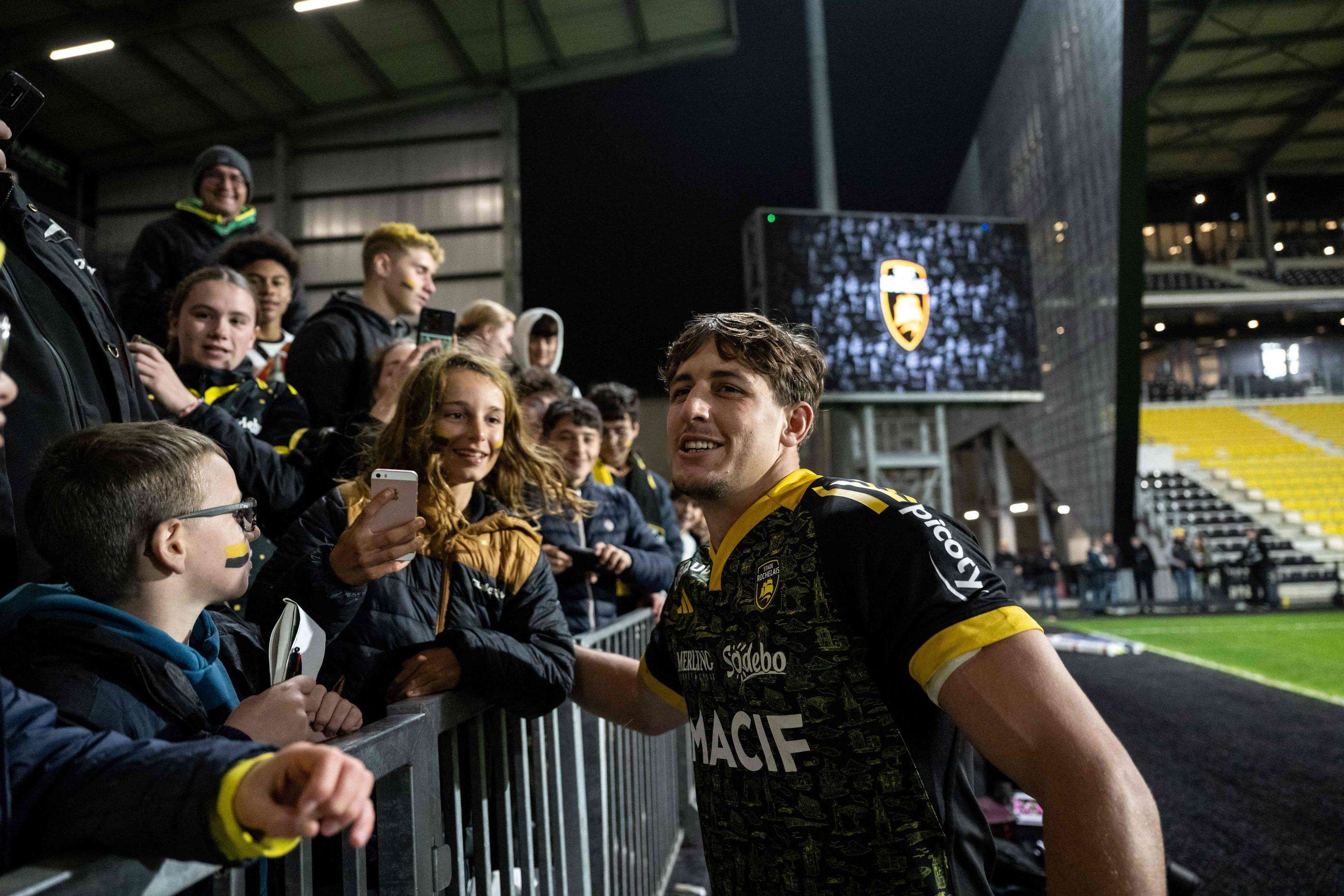 « J’ai ressenti une gêne profonde » : Oscar Jegou acclamé à La Rochelle, malaise chez certains supporters