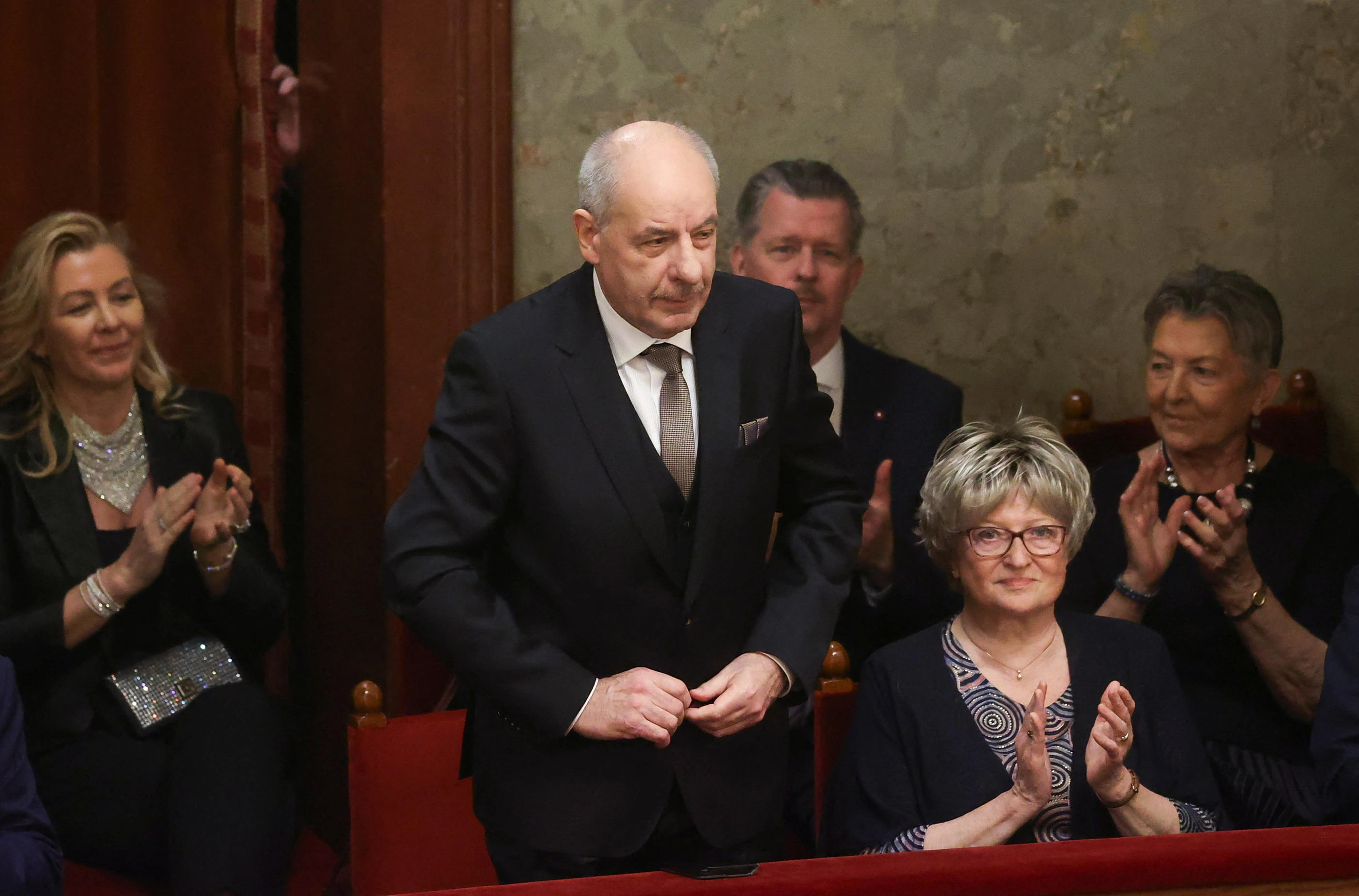 Hongrie : après une grâce controversée dans une affaire pédocriminelle, le Parlement élit un nouveau président