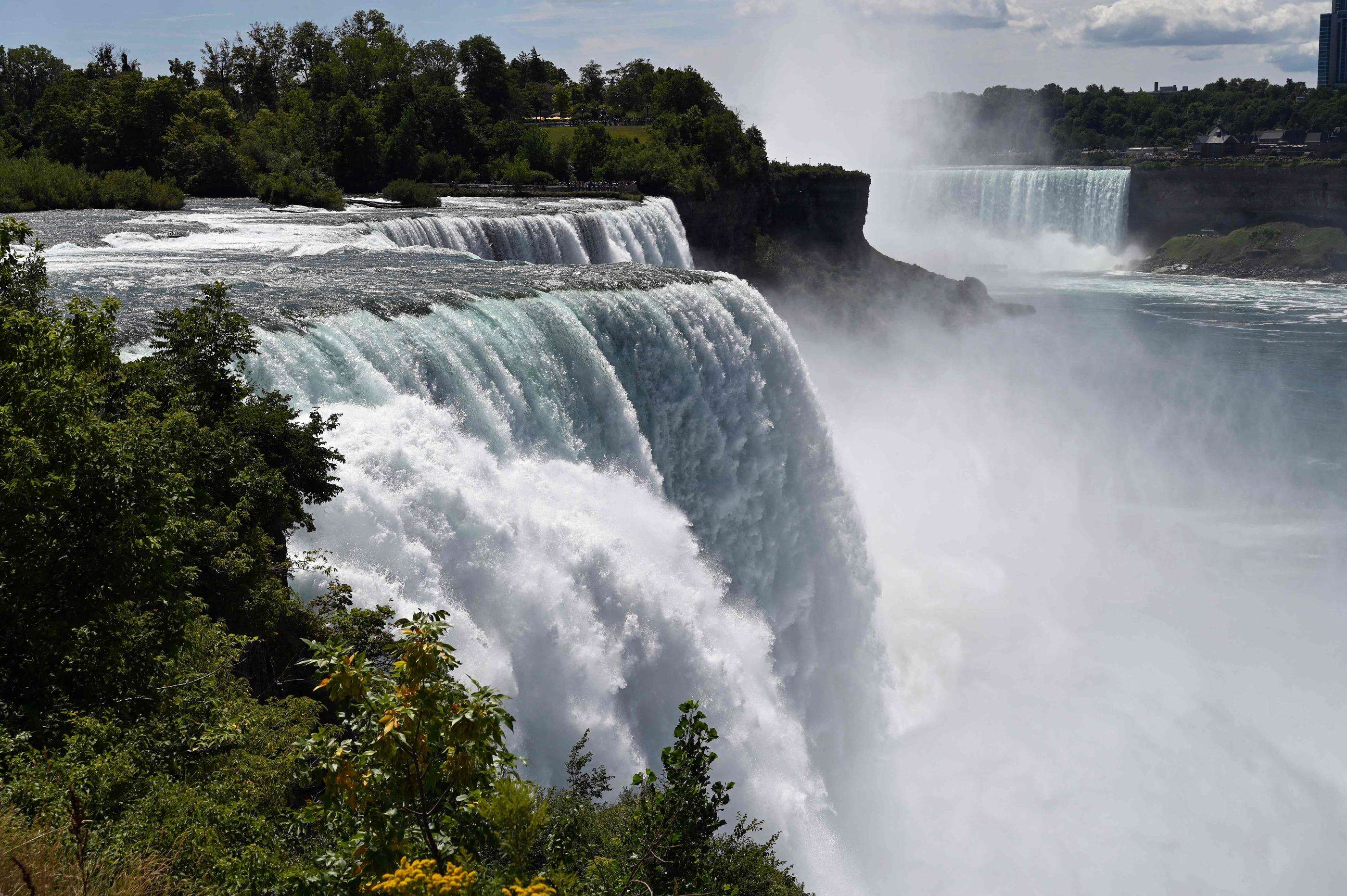 États-Unis : une mère se suicide avec ses deux enfants en sautant des chutes du Niagara