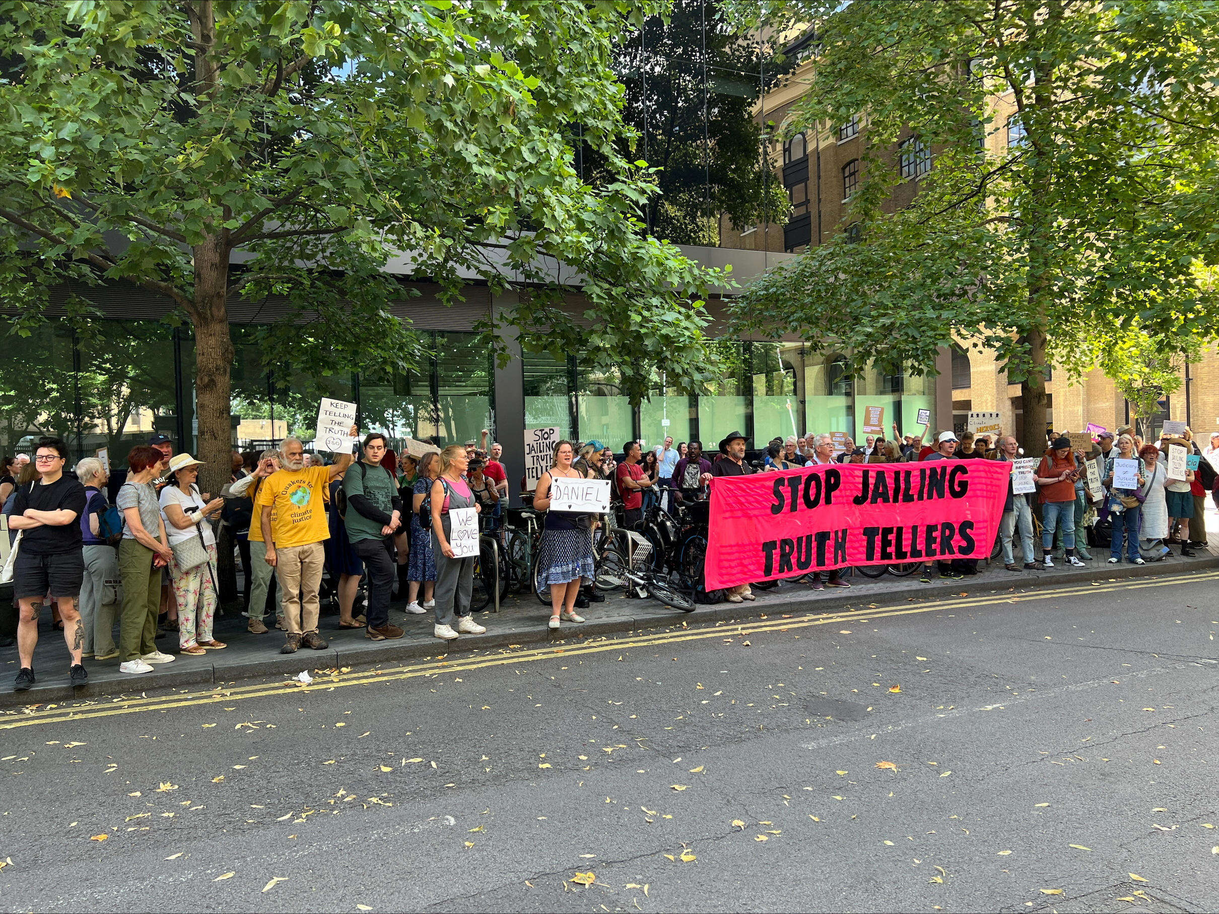 Royaume-Uni : des militants écologistes de Just Stop Oil condamnés à 4 et 5 ans de prison