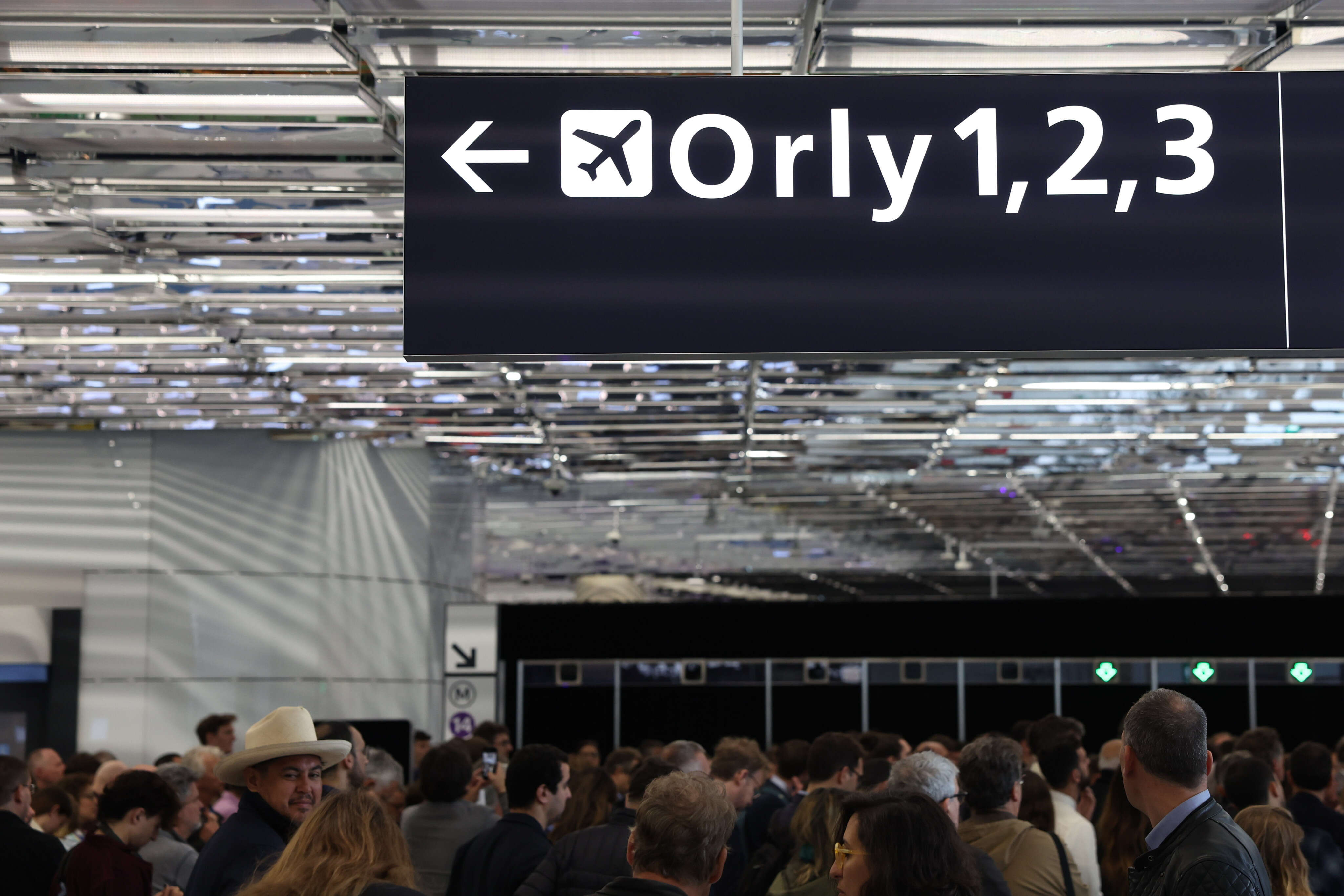 Aéroport d’Orly : évacuation en cours après une alerte à la bombe