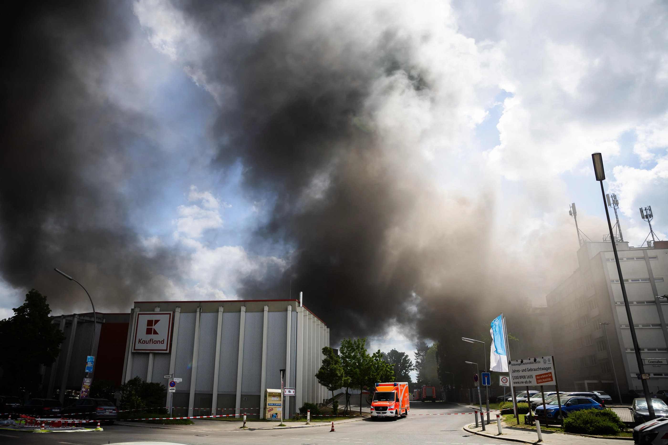 Berlin : un incendie se déclare dans une usine, les pompiers mettent en garde contre un nuage toxique
