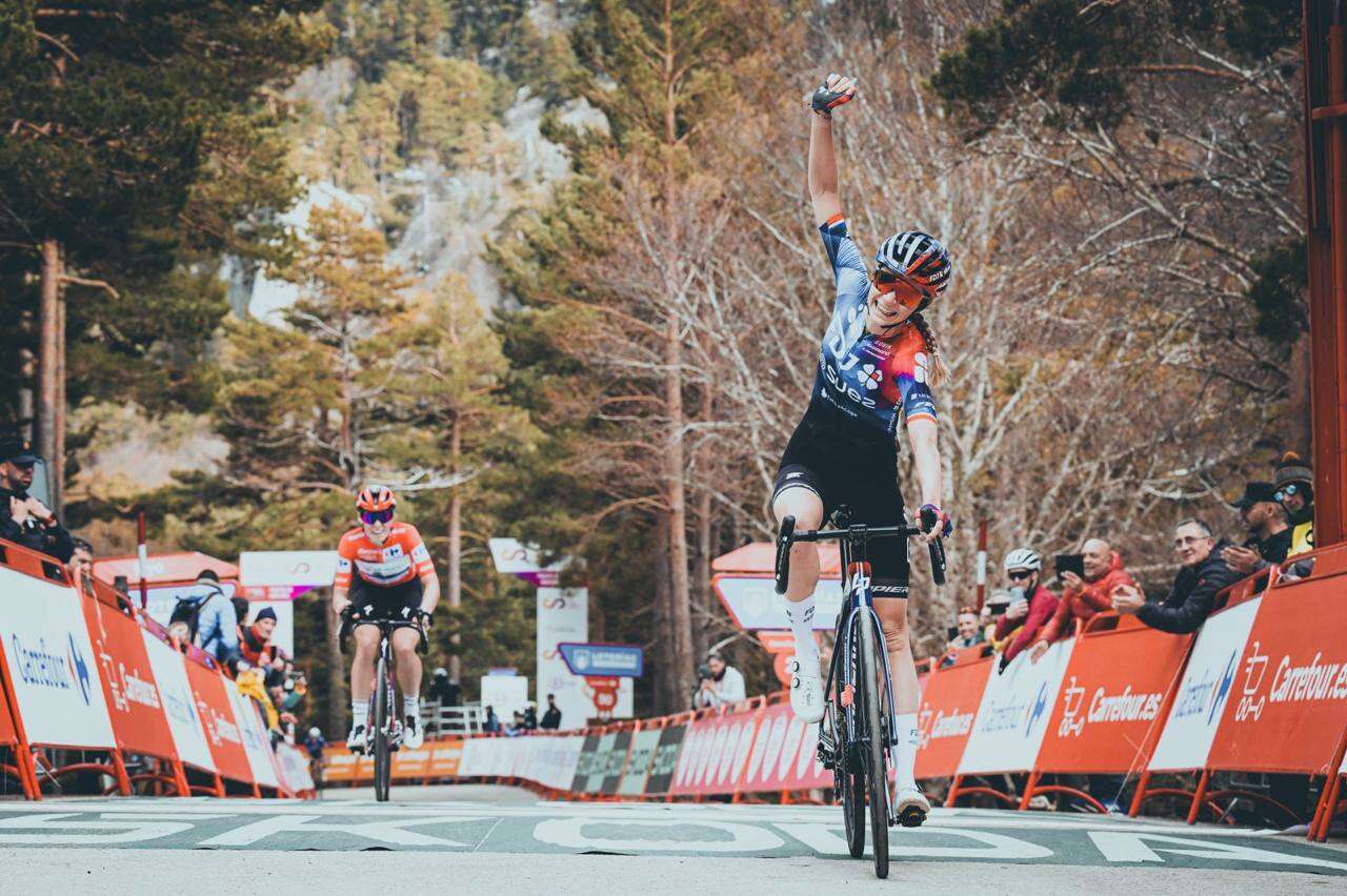 Vuelta féminine : les images de la victoire d’étape historique d’Évita Muzic