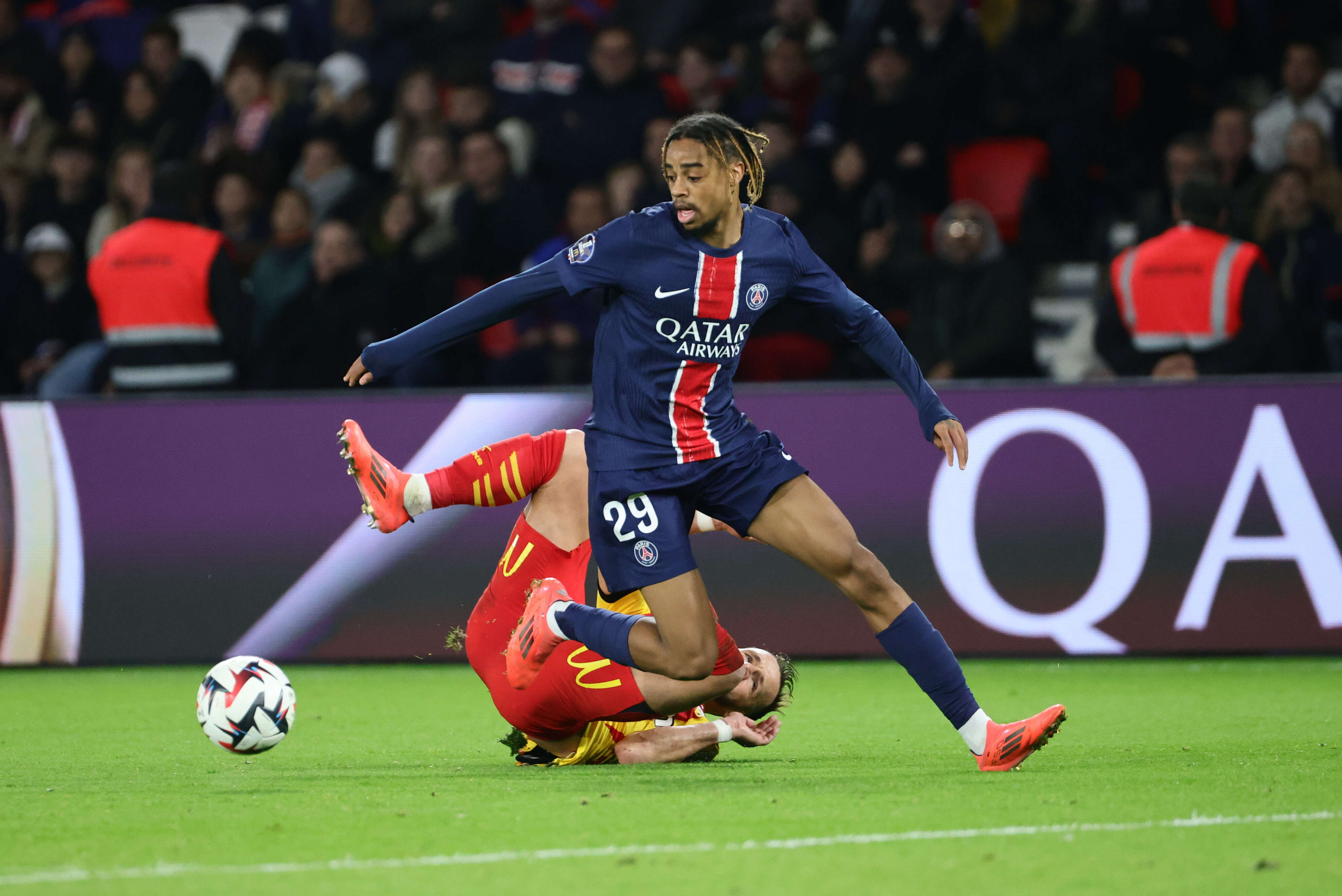 PSG-Lens (1-0) : Paris toujours aussi maladroit mais solide leader