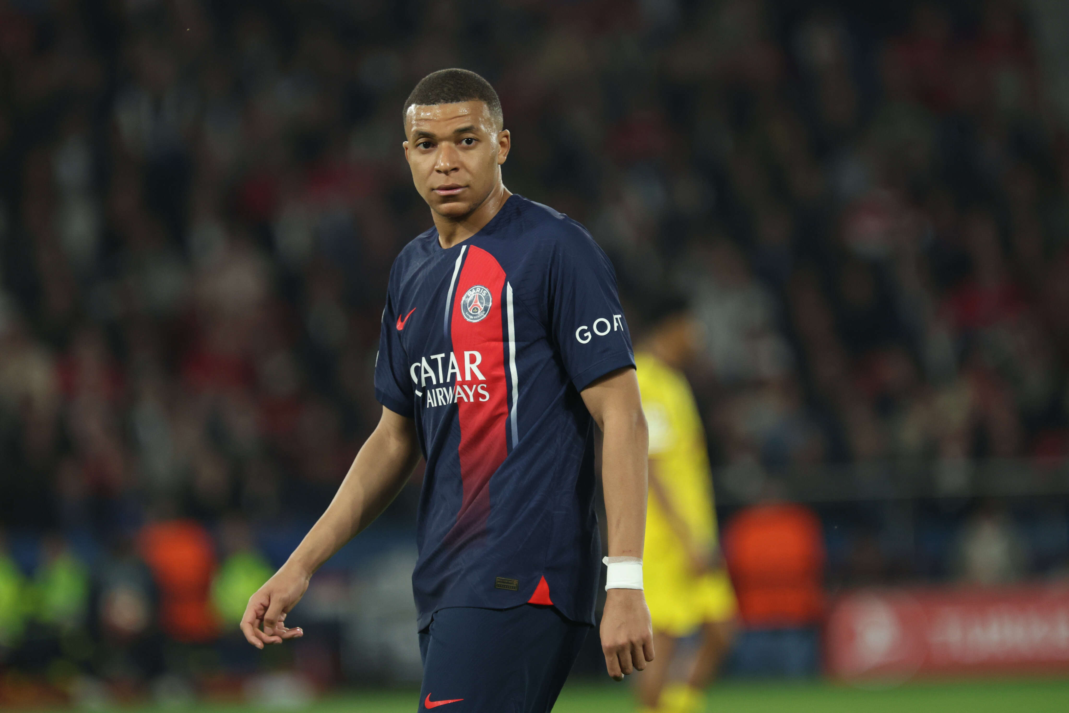 JO Paris 2024 : Macron a « mis le maximum de pression » au « soi-disant futur club » de Kylian Mbappé