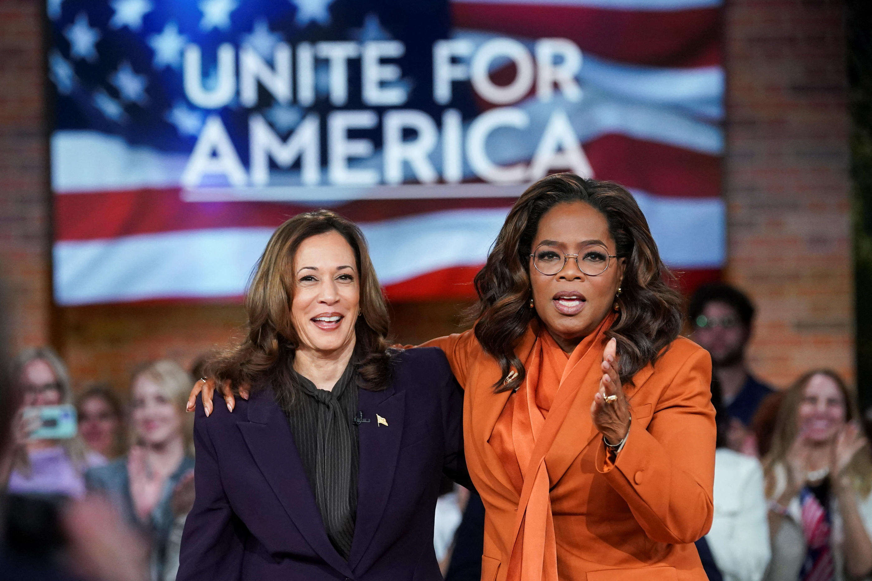 Présidentielle américaine : Kamala Harris reçue en majesté par Oprah Winfrey