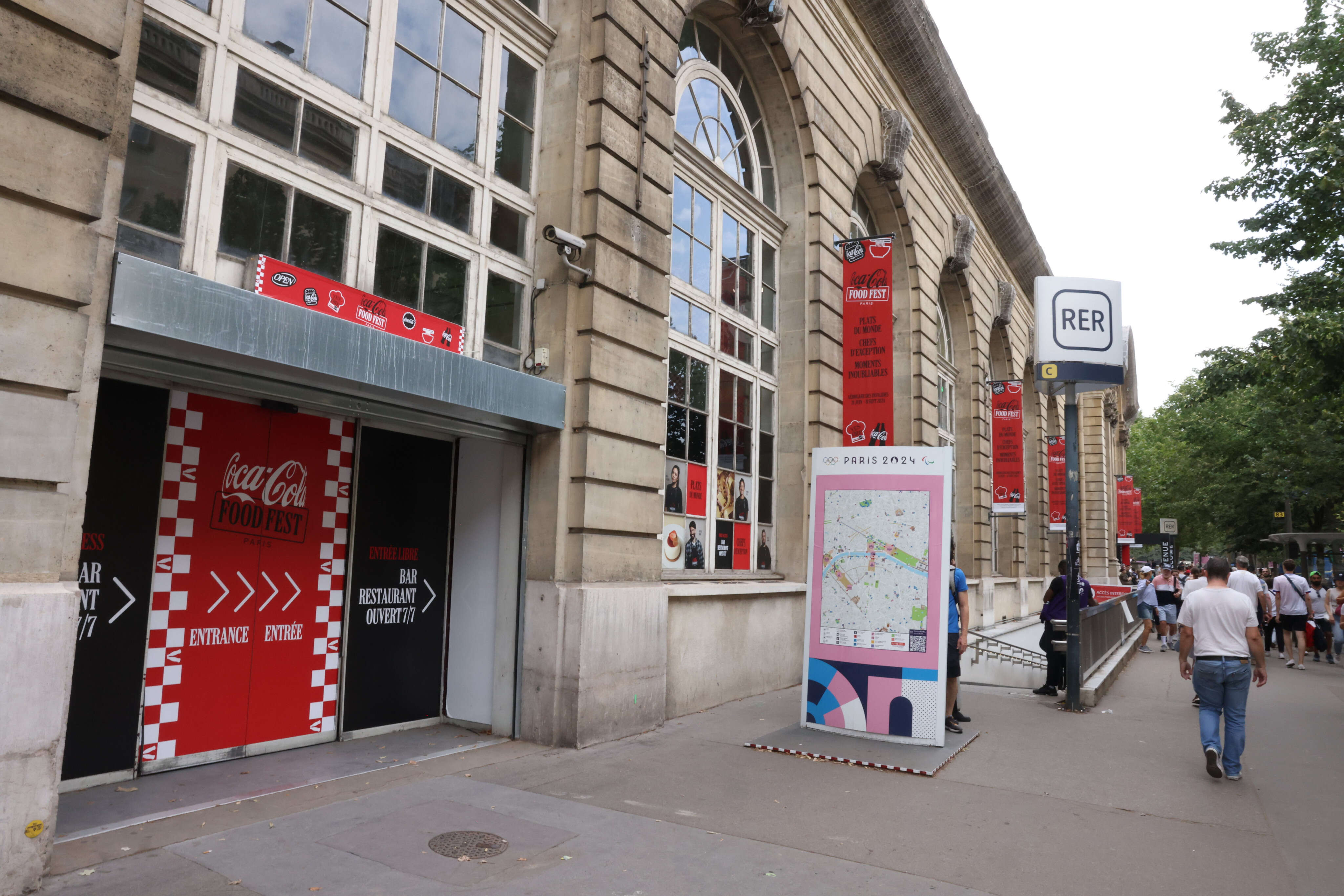 À Paris, Coca-Cola ferme son food court des Invalides plus tôt que prévu