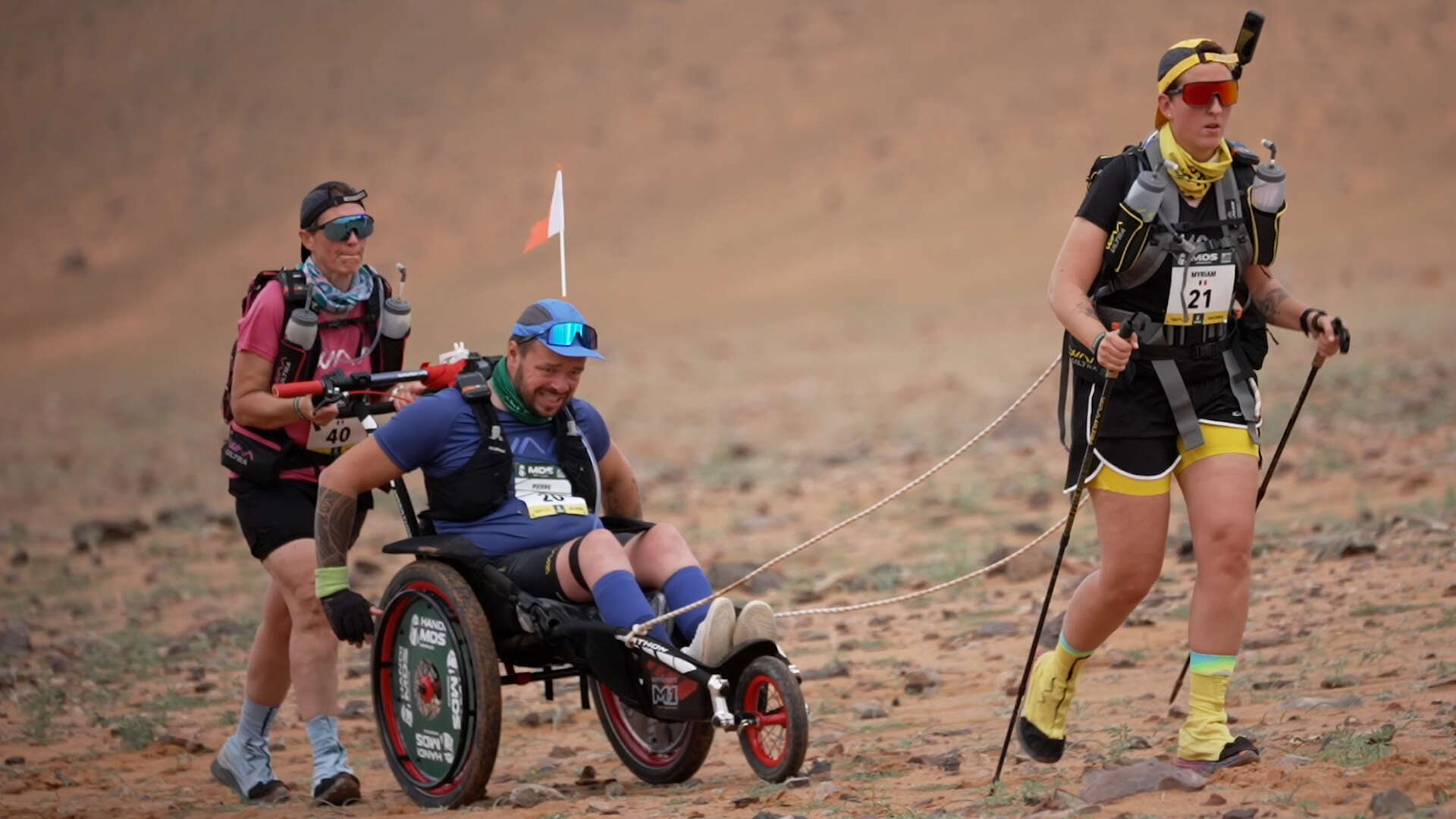 VIDÉO. Rescapé du Bataclan, Pierre boucle le Marathon des Sables en fauteuil roulant