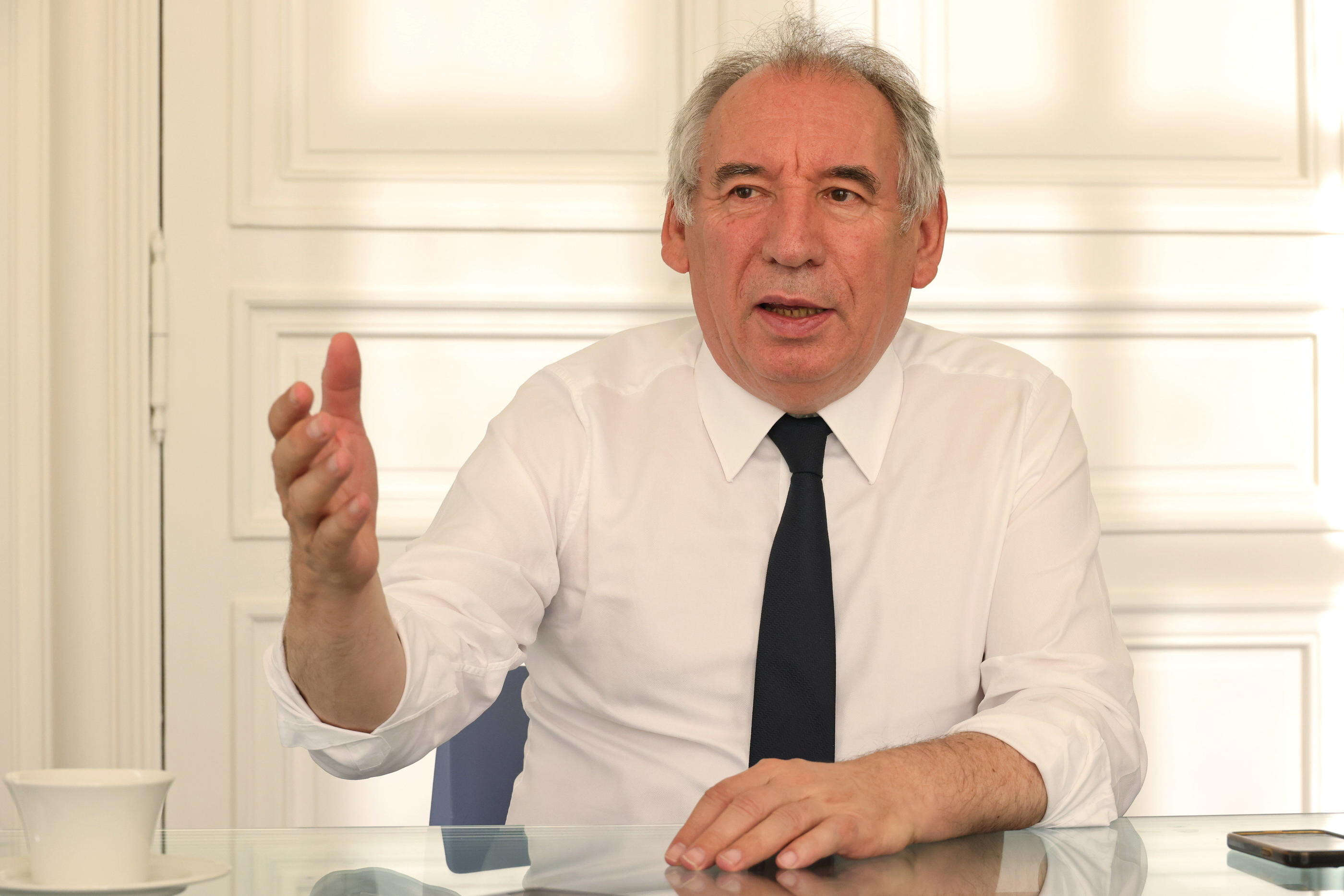 Nouveau Premier ministre : avec ou sans LFI, c’est le programme du NFP qui est « dangereux » selon Bayrou