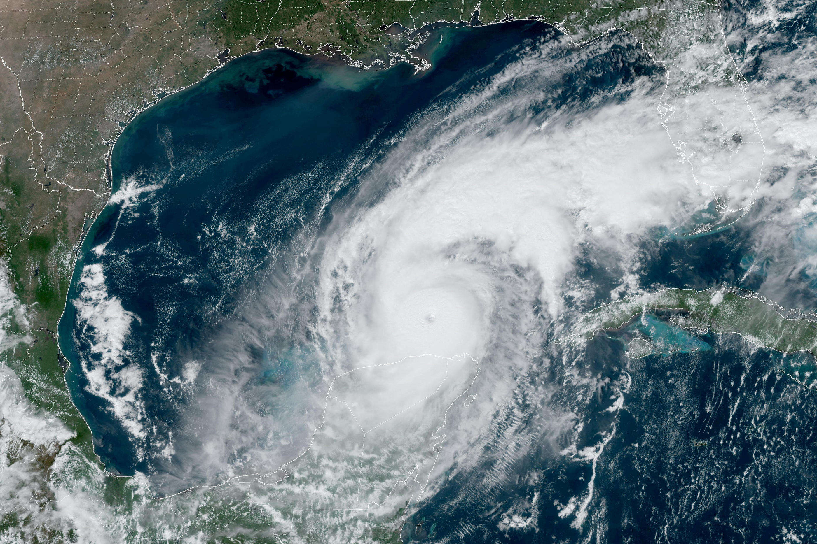 Ouragan Milton : les vidéos impressionnantes de la trajectoire du phénomène, qui s’apprête à frapper la Floride