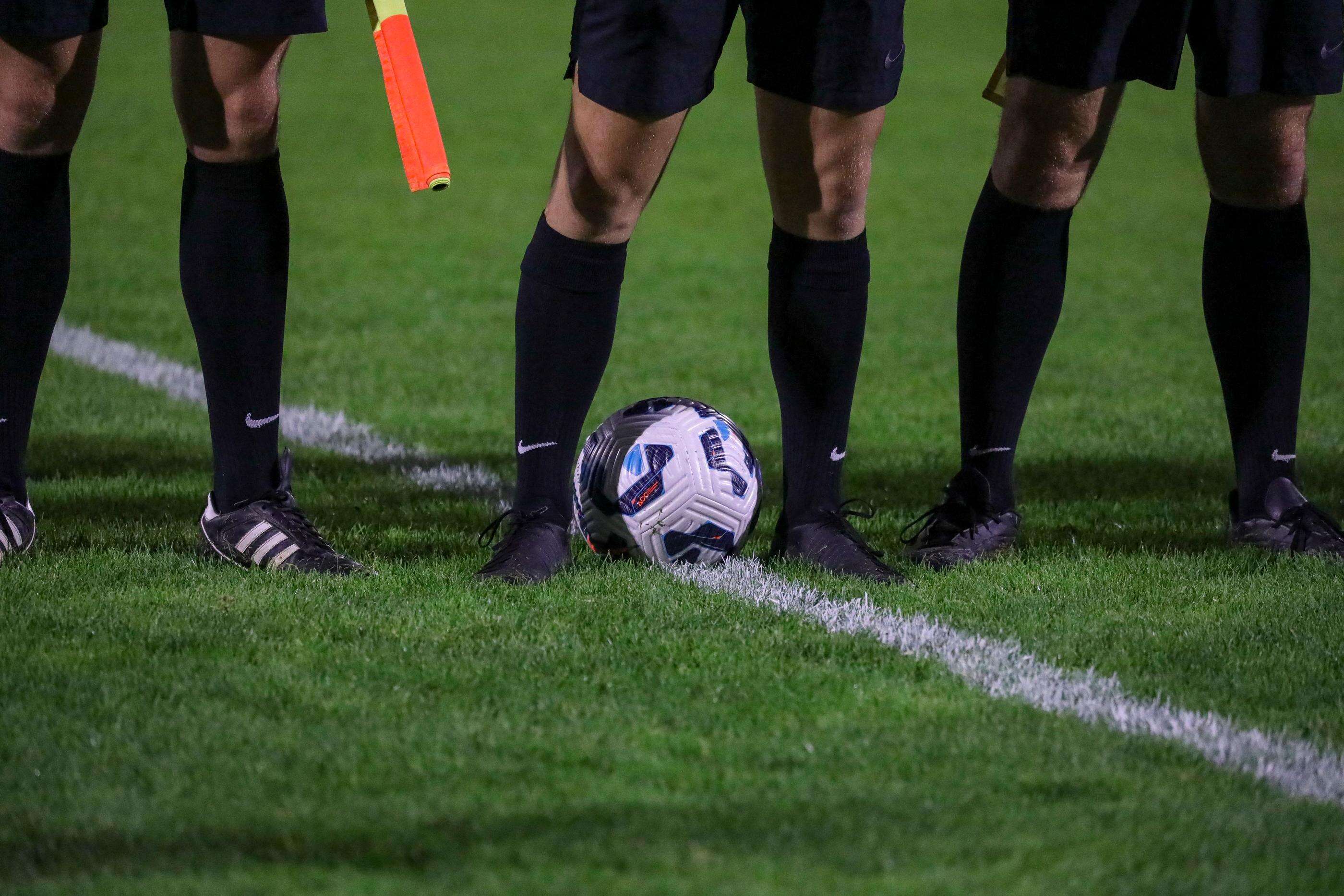 Football : un joueur meurt après avoir été frappé par la foudre en plein match au Pérou, plusieurs blessés