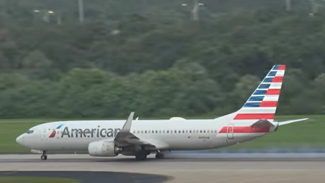 Les pneus d’un Boeing 737 d’American Airlines éclatent sur la piste d’un aéroport en Floride, en plein décollage