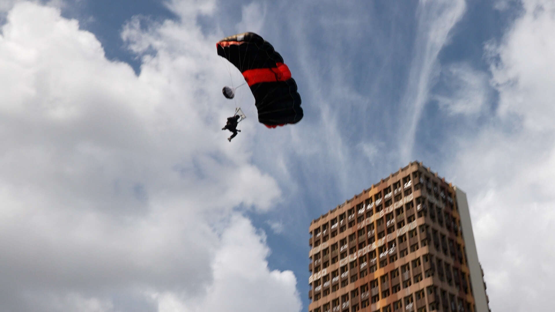 Essonne : un amateur de base-jump survit à une chute de 90 m