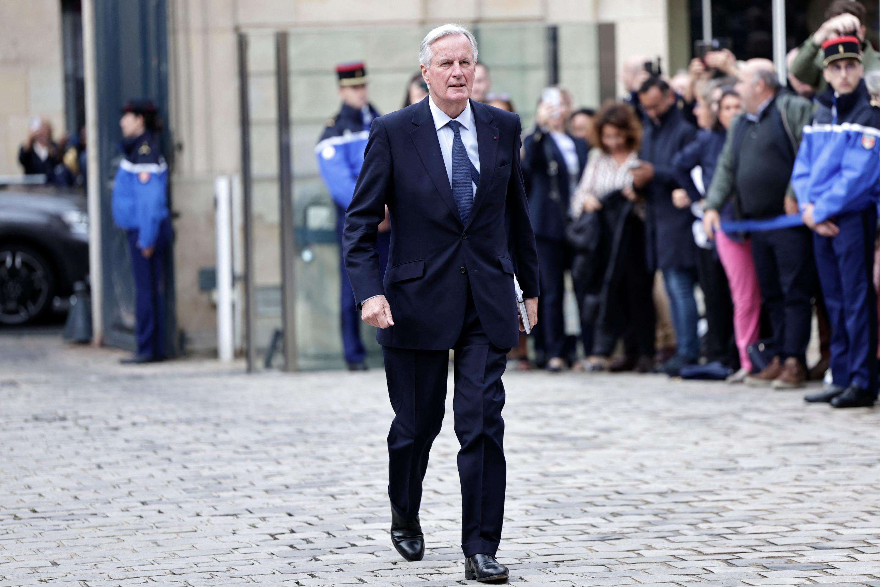 Barnier « à l’écoute » des soignants : pour son premier déplacement, le Premier ministre se rend à l’hôpital Necker