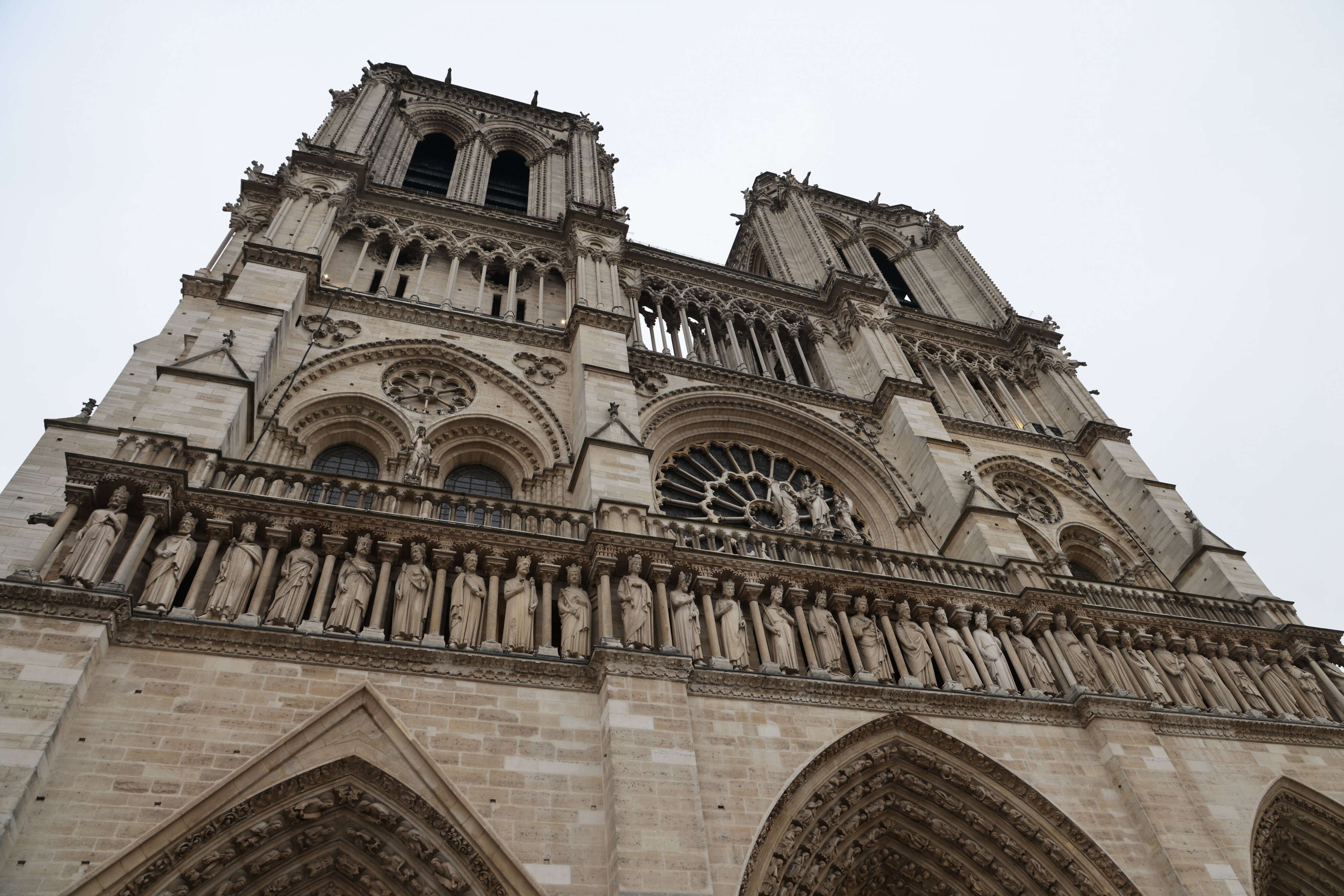 VIDÉO. Polémique sur les vitraux contemporains de Notre-Dame de Paris, une histoire vieille de cent ans