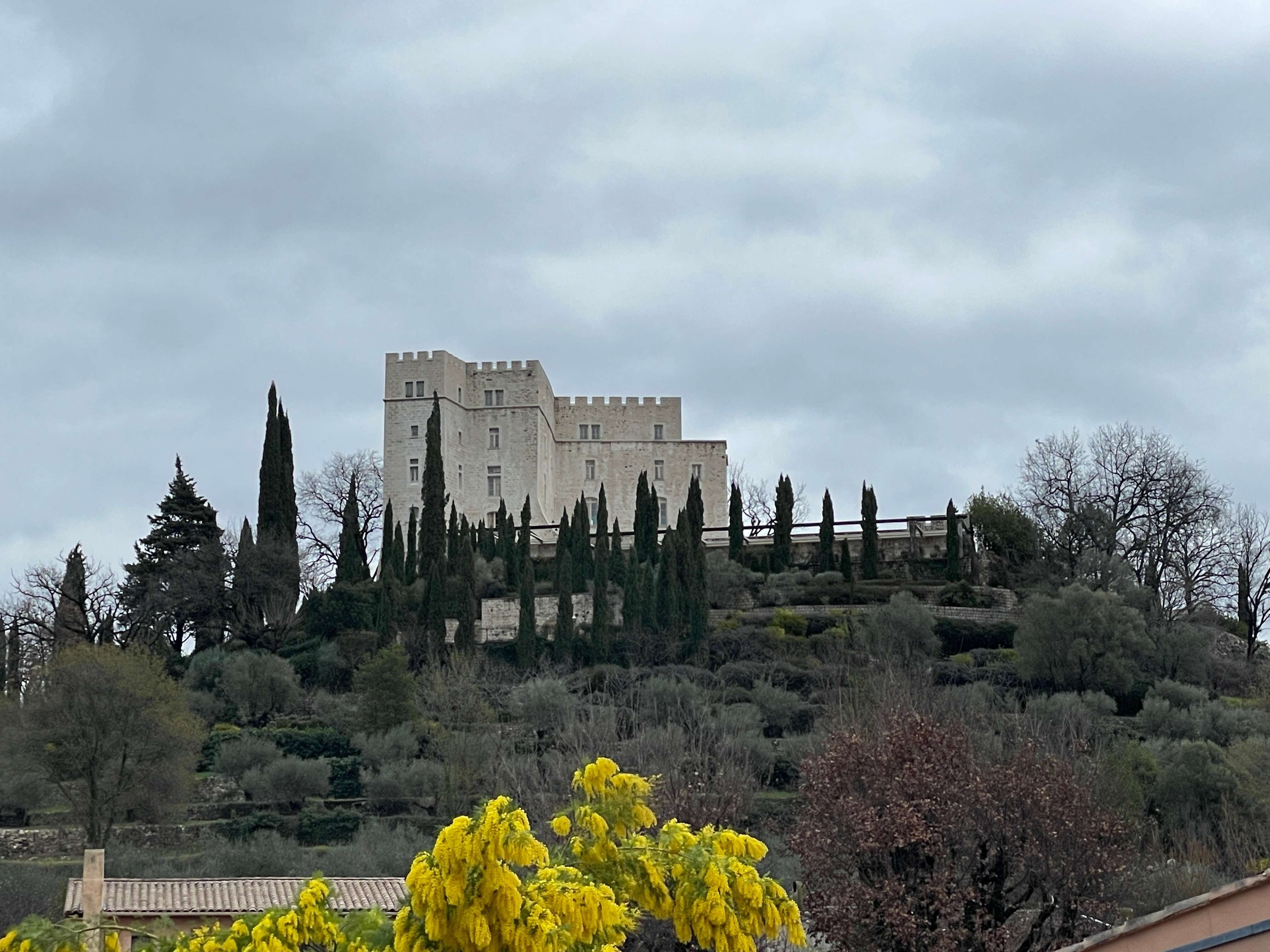 À Nice, l’État s’attaque au château d’un cinéaste britannique