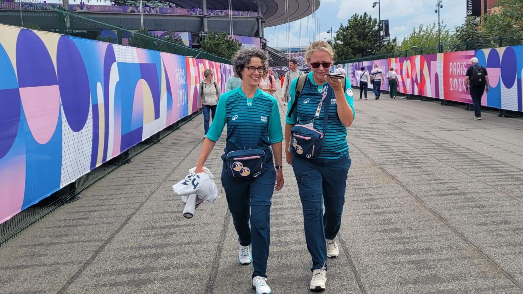 Jeux paralympiques : l’incroyable histoire de deux volontaires qui découvrent le lien qui unit leurs parents