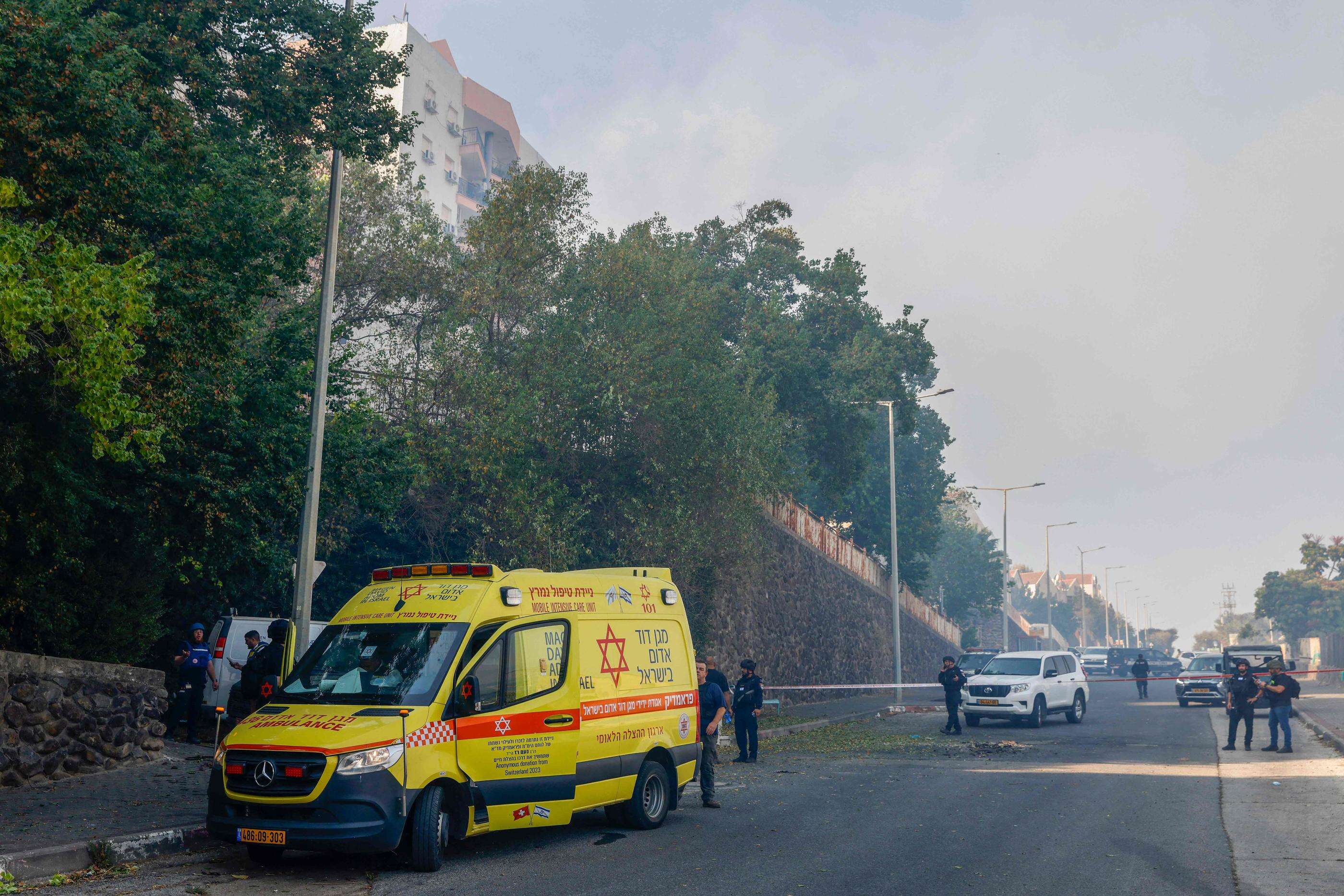 Deux morts dans le nord d’Israël après une salve de roquettes du Hezbollah libanais