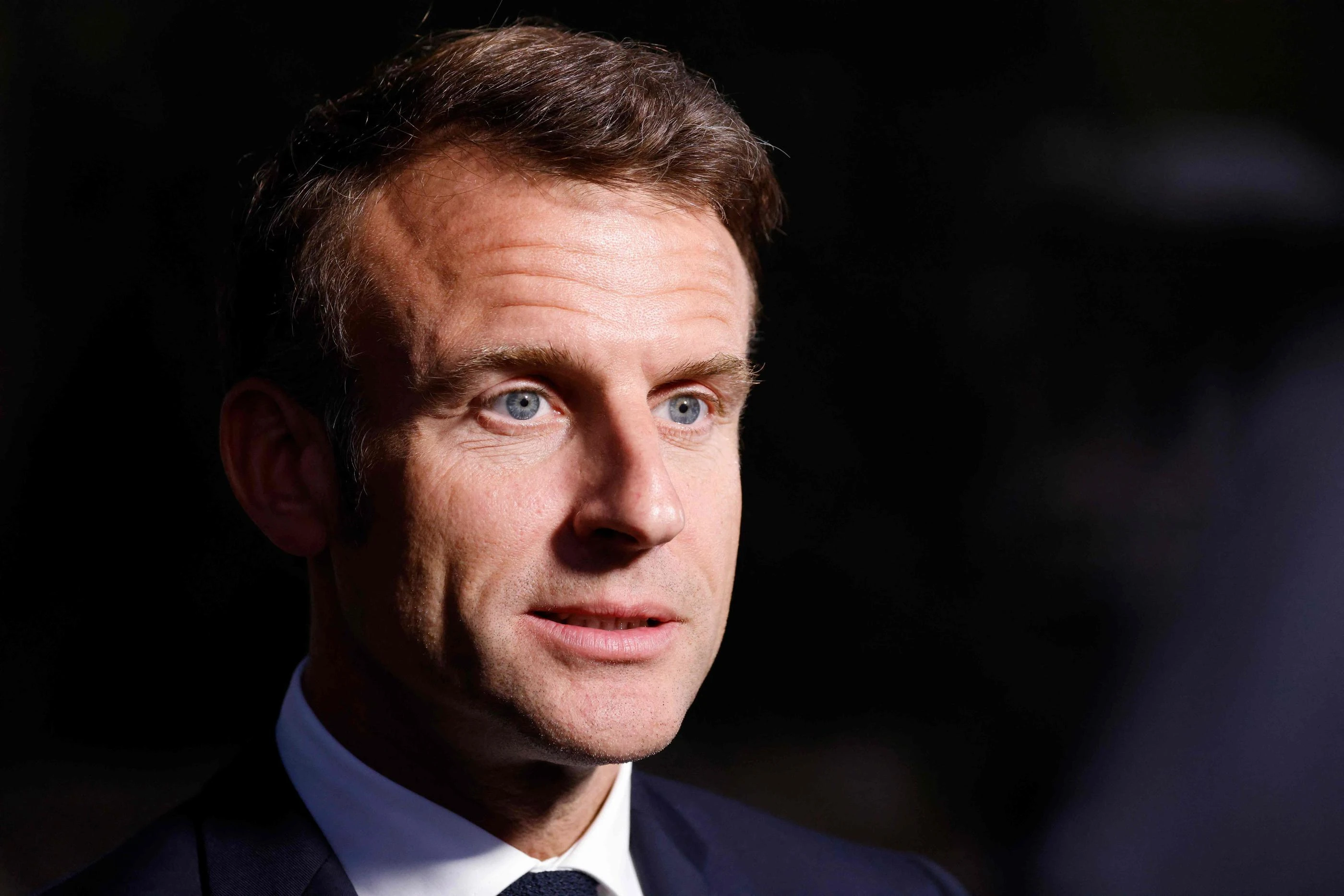 Législatives : « On est chez les fous », Emmanuel Macron juge les programmes des blocs de droite et de gauche « incohérents »