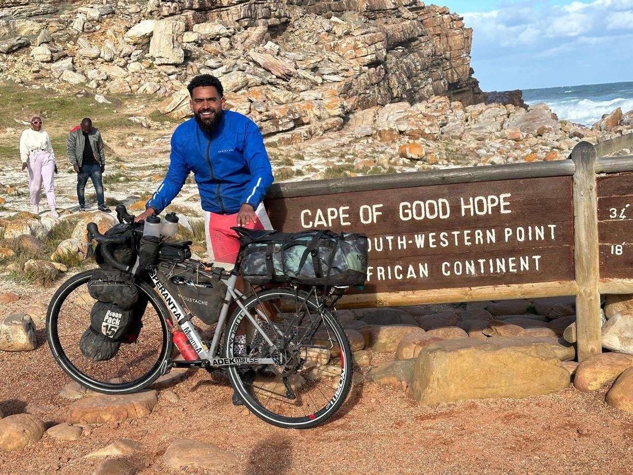 « J’ai failli être amputé ! » : l’humoriste Benoit Humeau de retour dans le Loiret après son voyage à vélo en Afrique du Sud