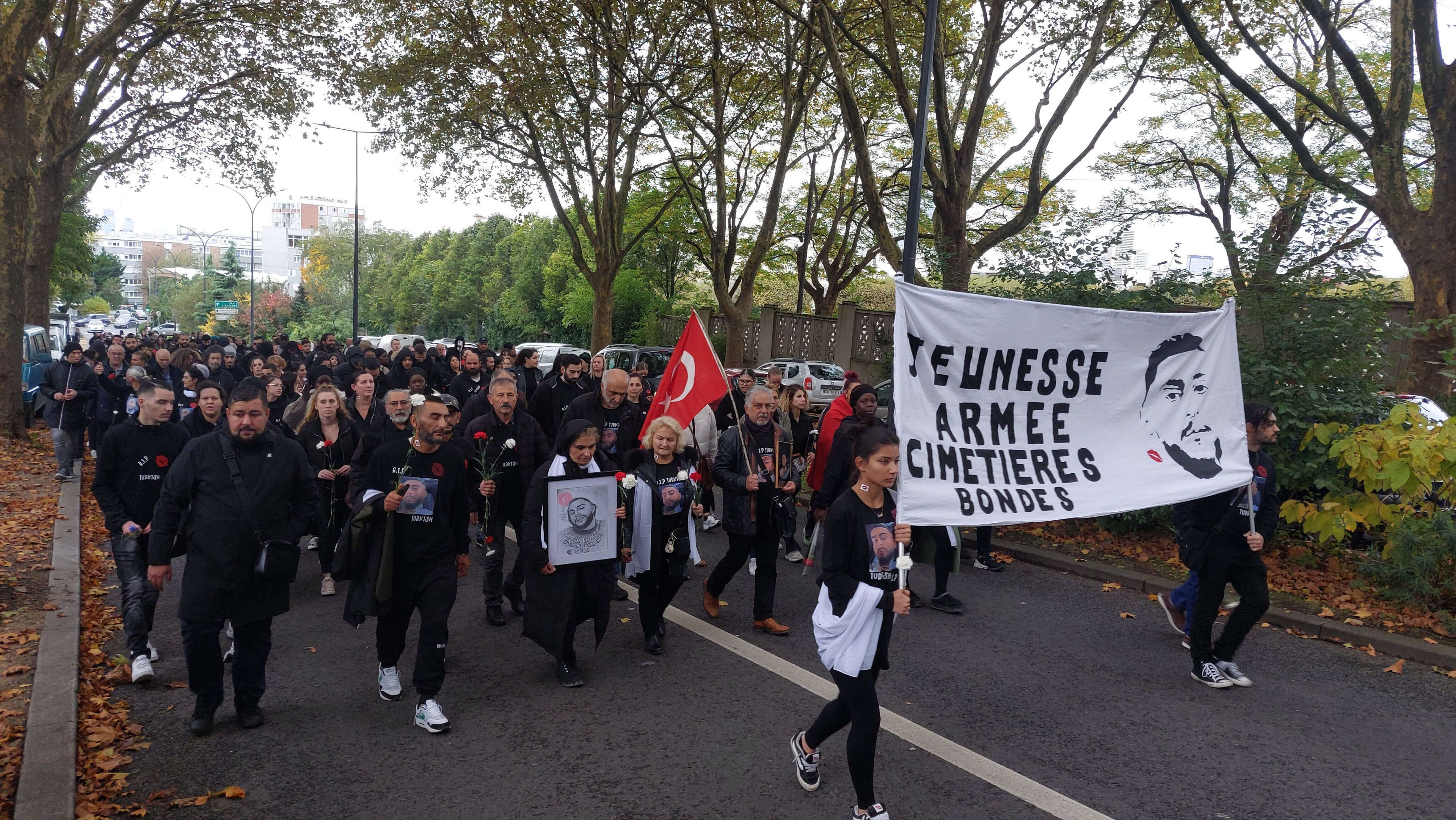 « C’est un ami qu’on a enterré, demain ça peut être l’enfant de tout le monde »... Ils ont rendu hommage à Umut, tué par balle à Montreuil