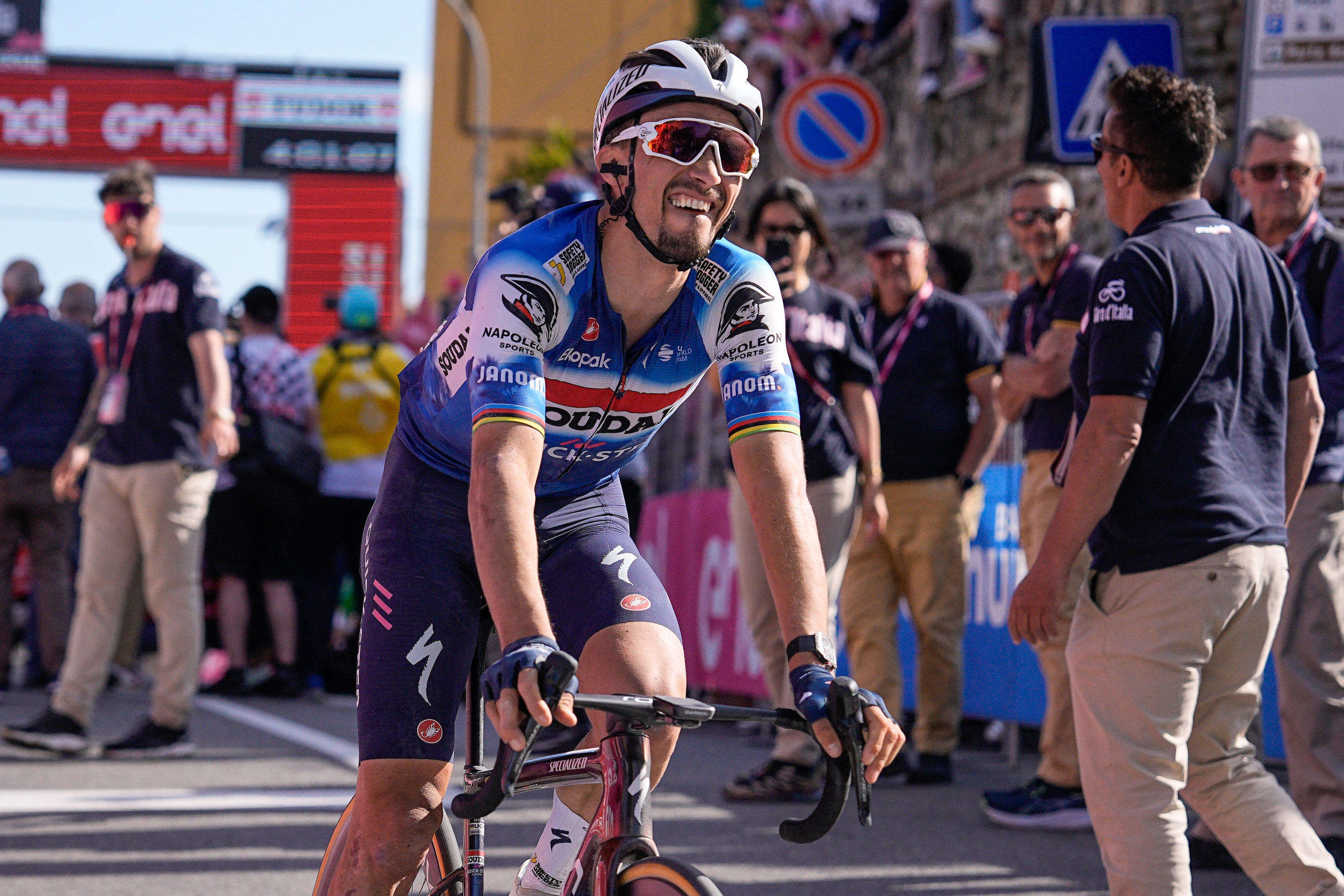 Giro 2024 : les classements après la 6e étape, avec Julian Alaphilippe 2e du jour, Pogacar toujours en rose