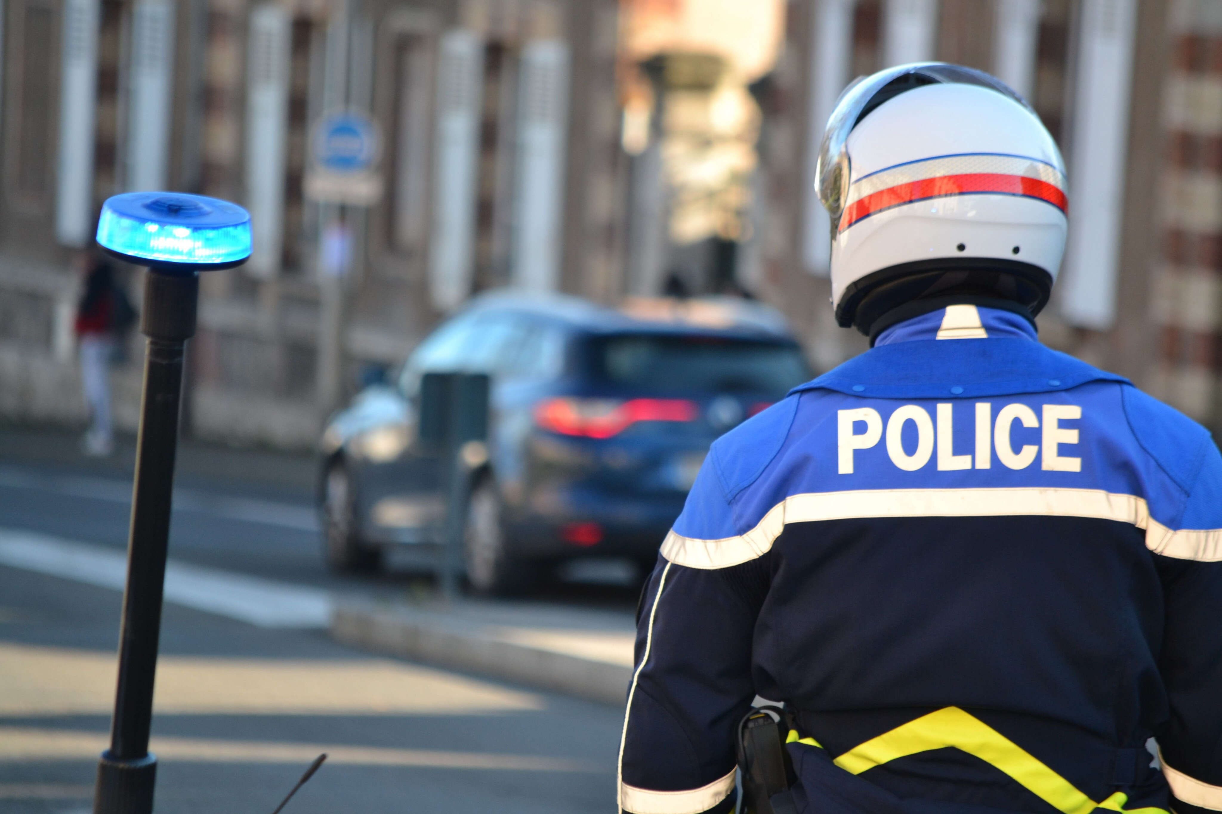 Rennes : un homme tente de fuir la police et abandonne ses deux enfants dans sa voiture