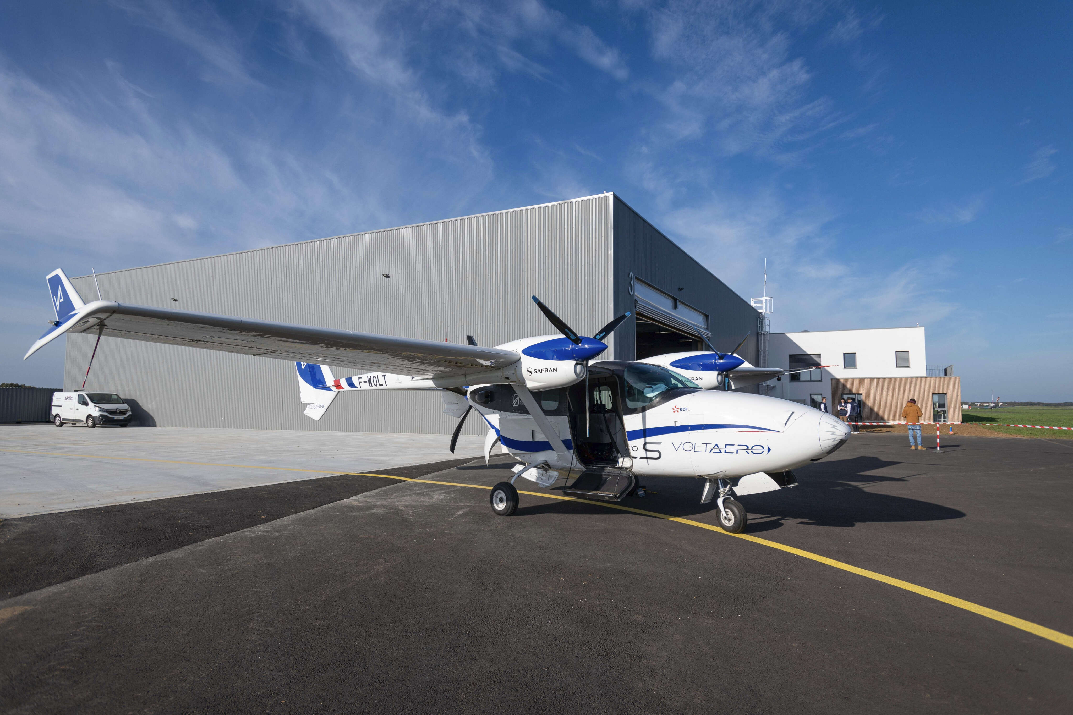 « Toulouse n’a qu’à bien se tenir! » VoltAero inaugure son usine d’avions bas carbone à Rochefort