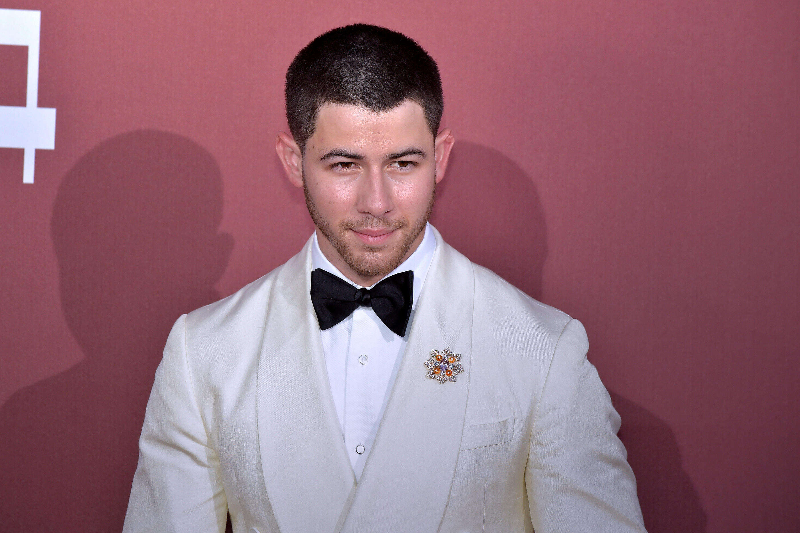 Visé par un laser en plein concert, Nick Jonas quitte précipitamment la scène