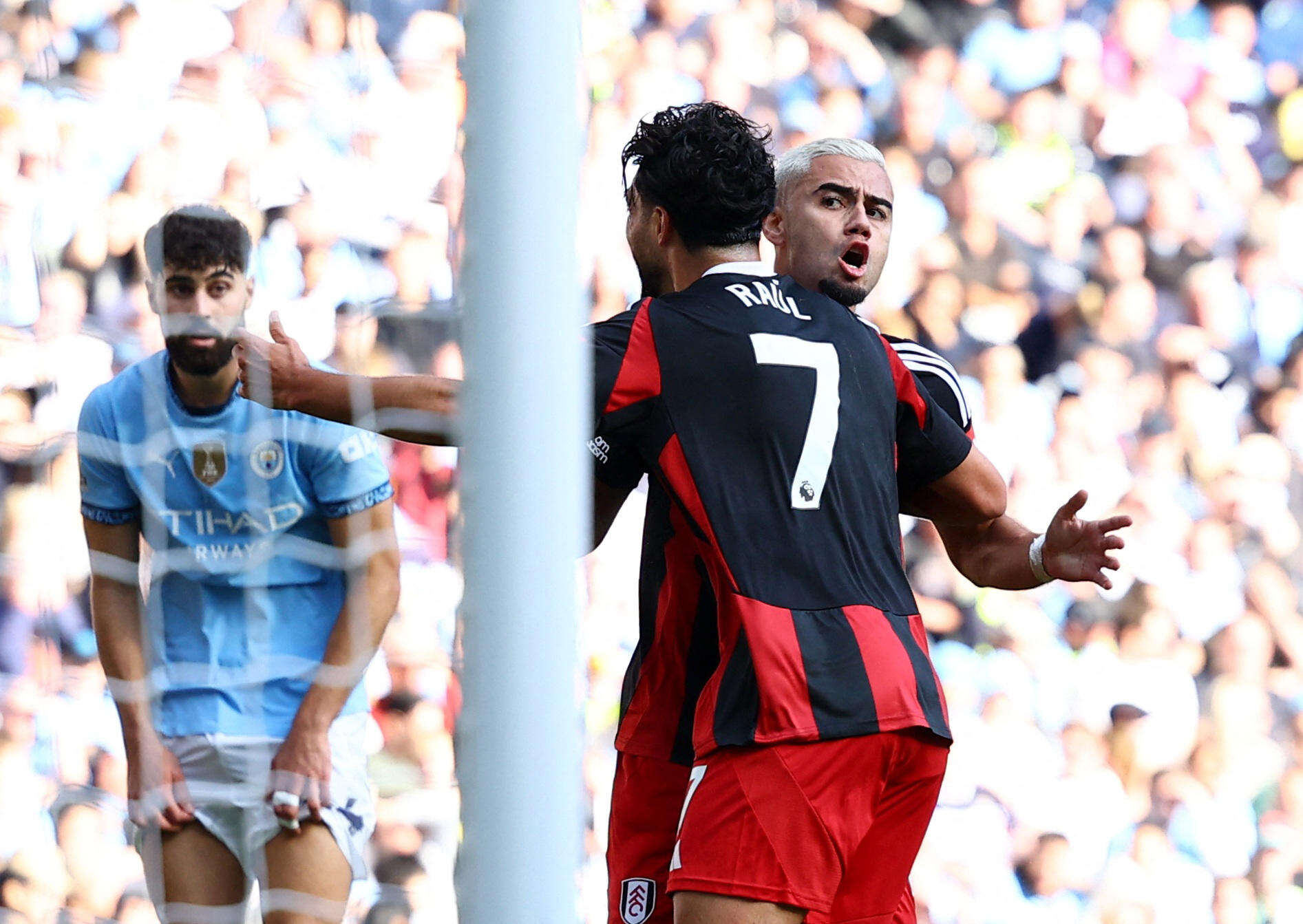 Manchester City-Fulham : la vidéo de la géniale passe décisive du talon de Raul Jimenez pour Andreas Pereira