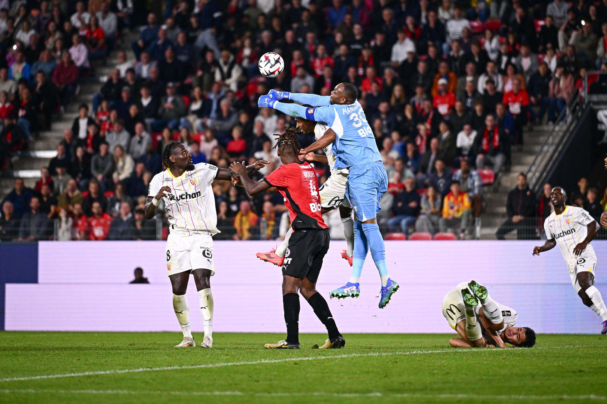 Rennes-Lens : « J’ai gâché tout ça », Mandanda assume l’erreur qui a coûté la victoire au Stade Rennais