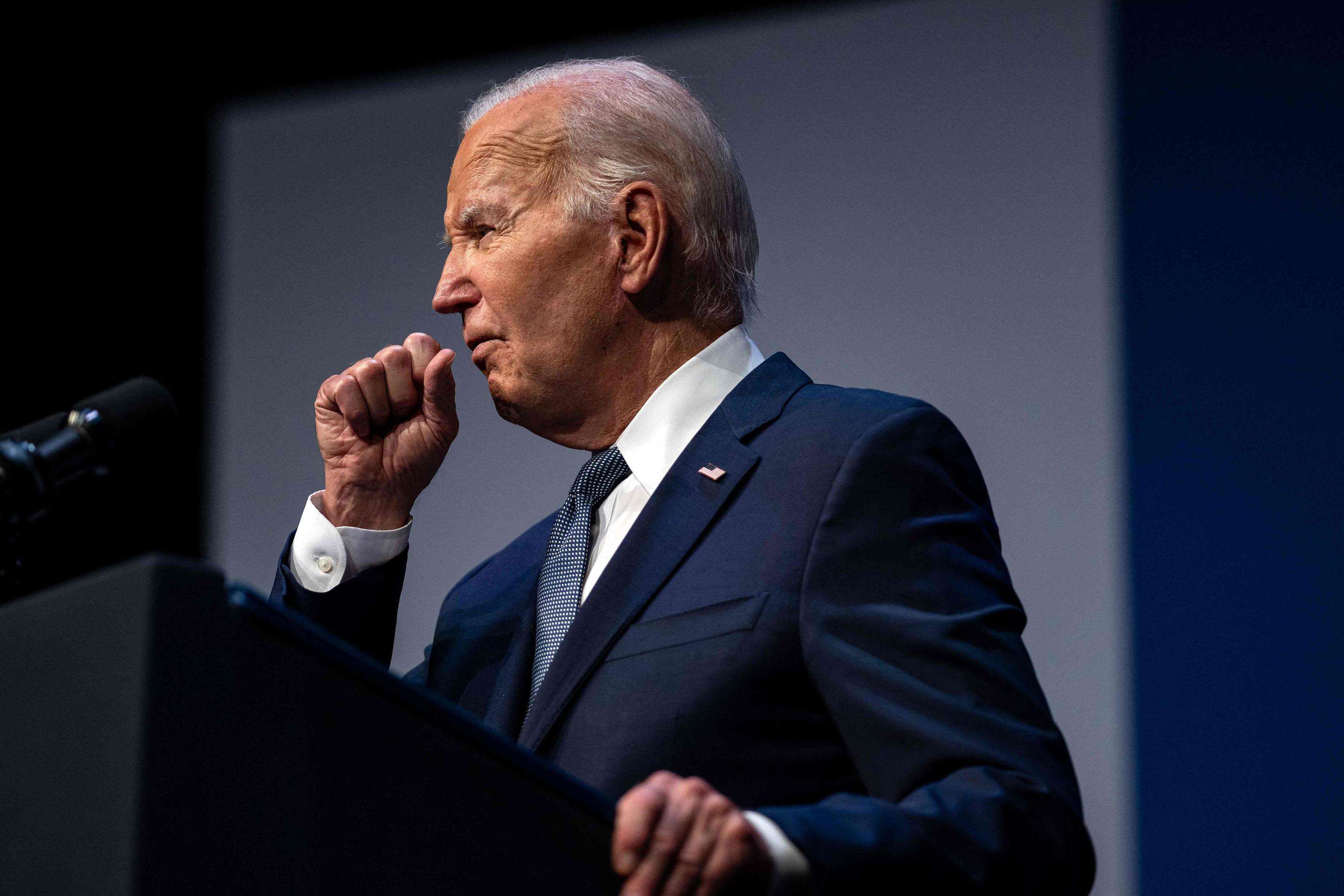 Présidentielle américaine : un sénateur démocrate estime que Joe Biden « devrait mettre un terme à sa campagne »