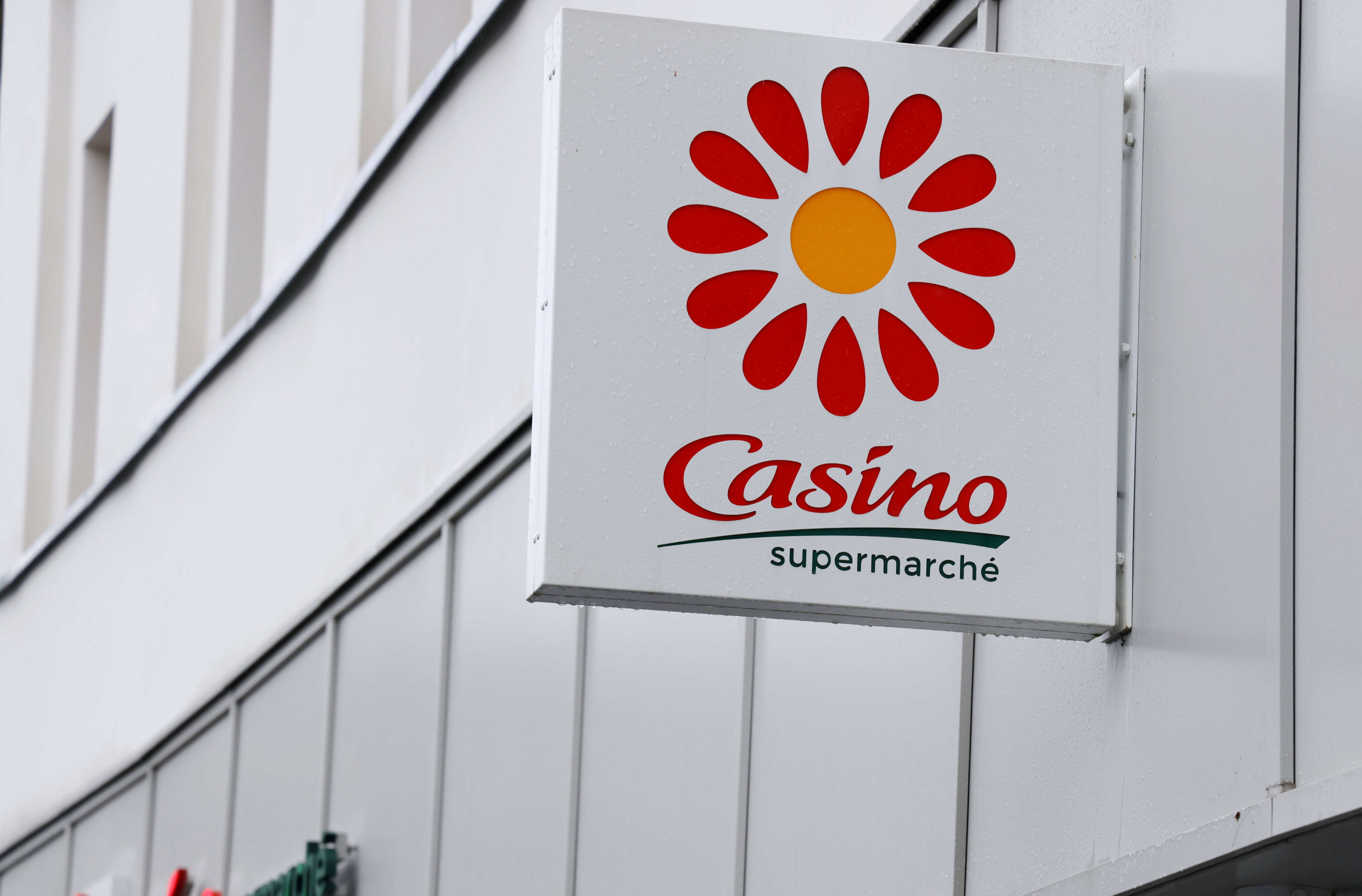 Casino : le nombre de départs contraints finalement réduit