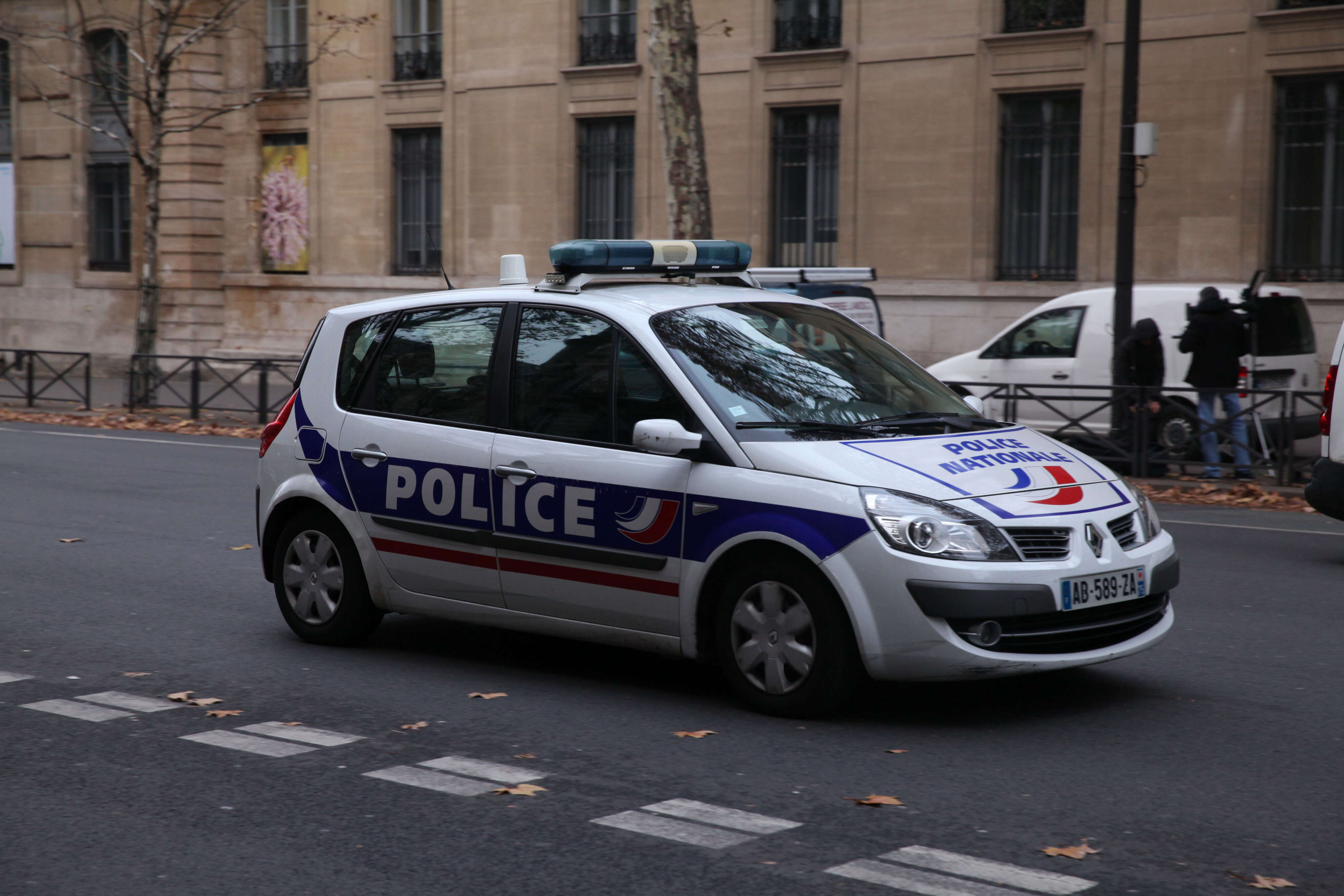 Pau : deux personnes placées en garde à vue après un refus d’obtempérer, une arme découverte dans le véhicule