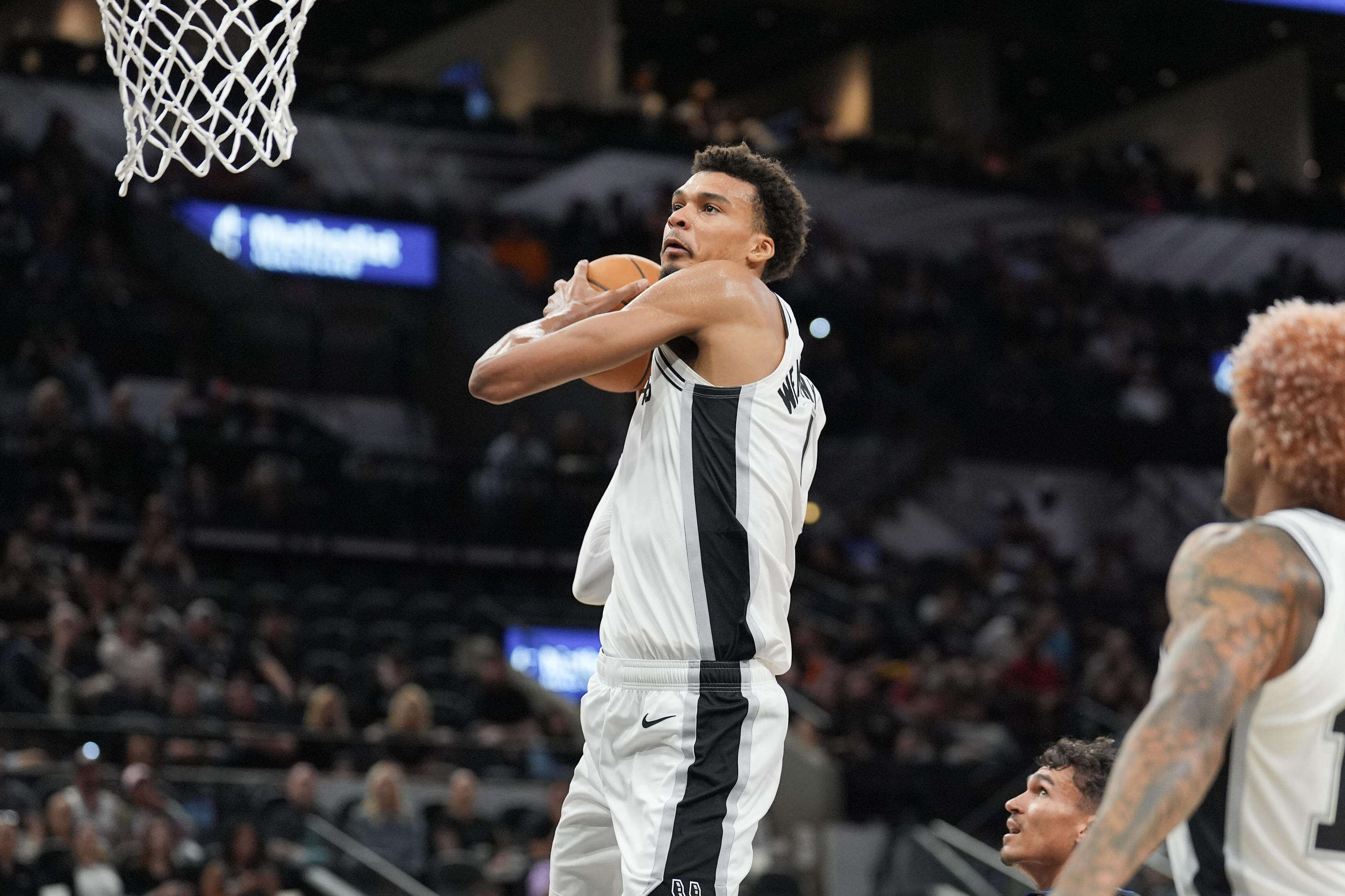 « Ça ne ressemble pas à l’année dernière » : à deux semaines du début de saison NBA, Wemby de retour les parquets