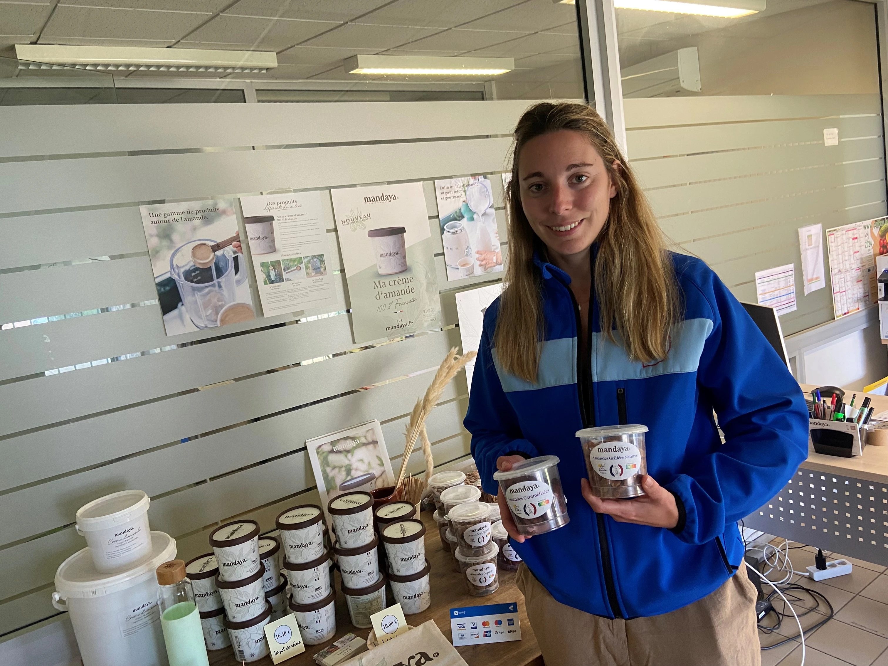Pyrénées-Orientales : les producteurs de pêches se diversifient dans les amandes