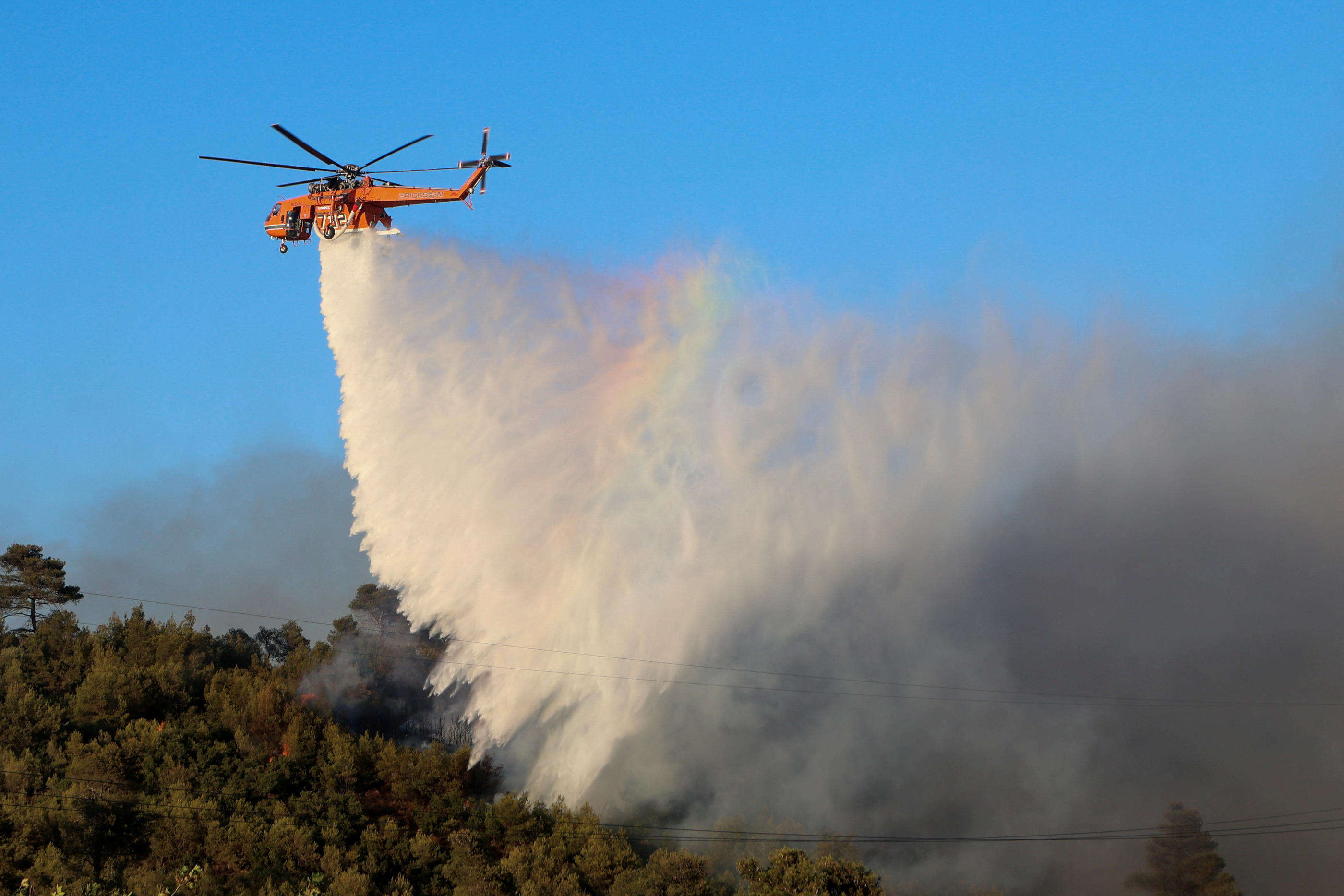 Grèce : les deux incendies près d’Athènes ont été maîtrisés, mais grosse inquiétude pour la saison estivale