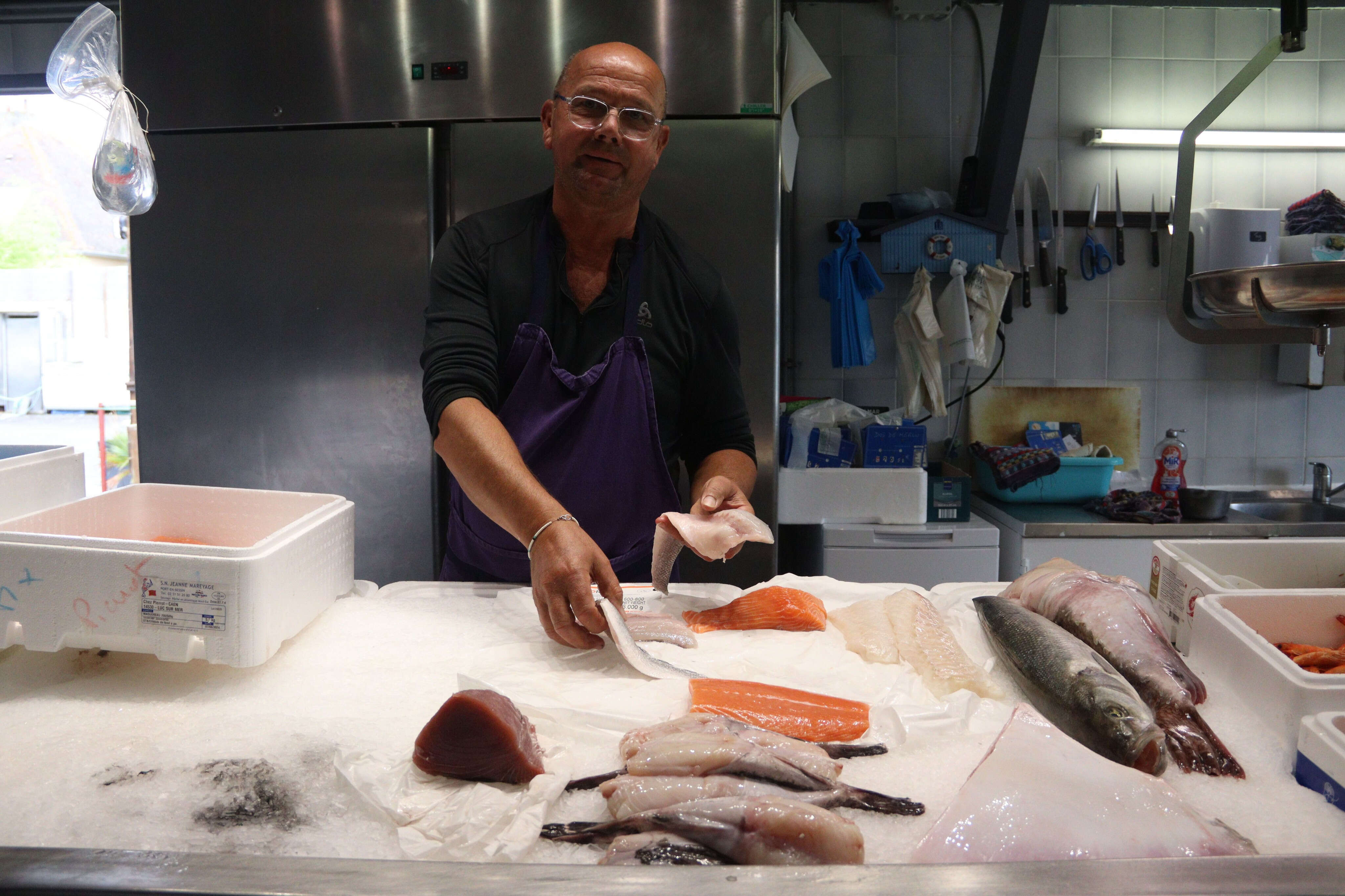 Jeune retraité, Pierrot, le poissonnier de Luc-sur-Mer, a rouvert sa boutique : « Je m’ennuyais »