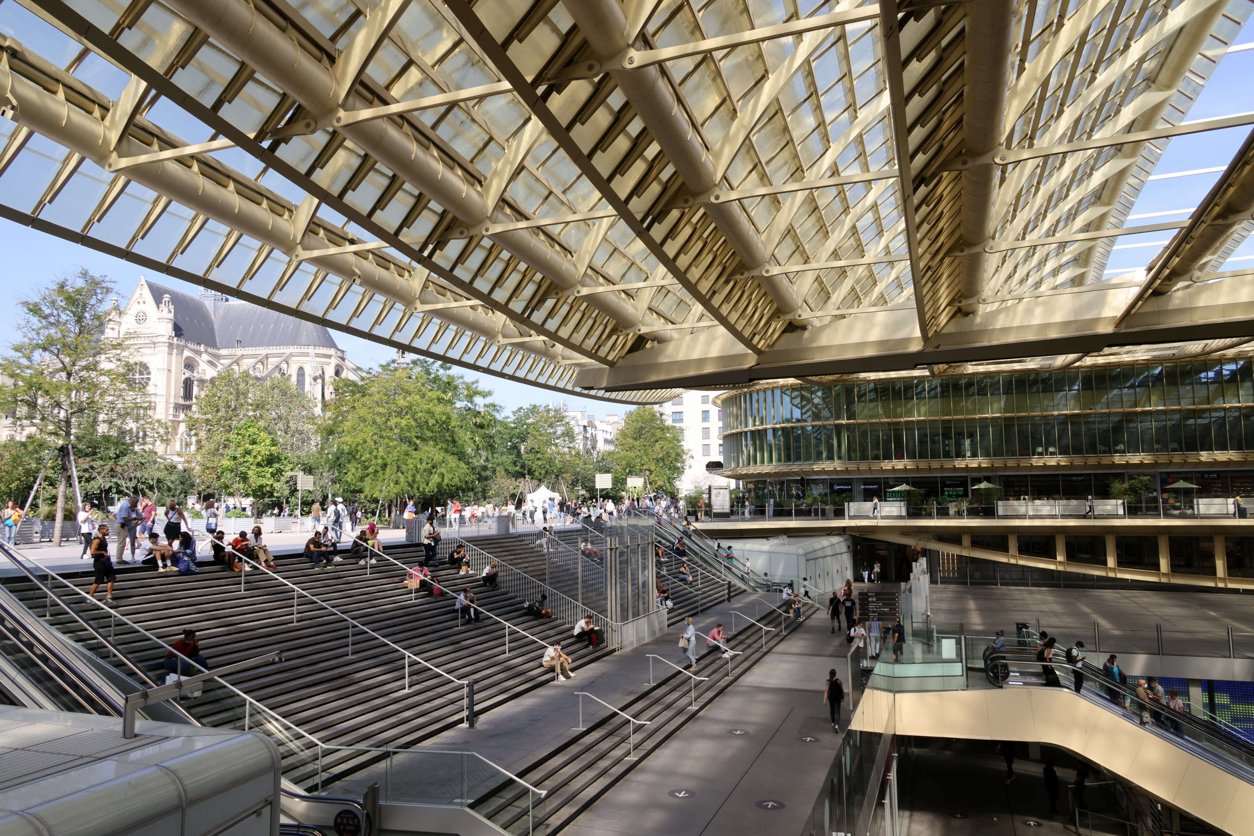 À Paris, deux hommes soupçonnés d’avoir enlevé et violé une adolescente dans le quartier des Halles