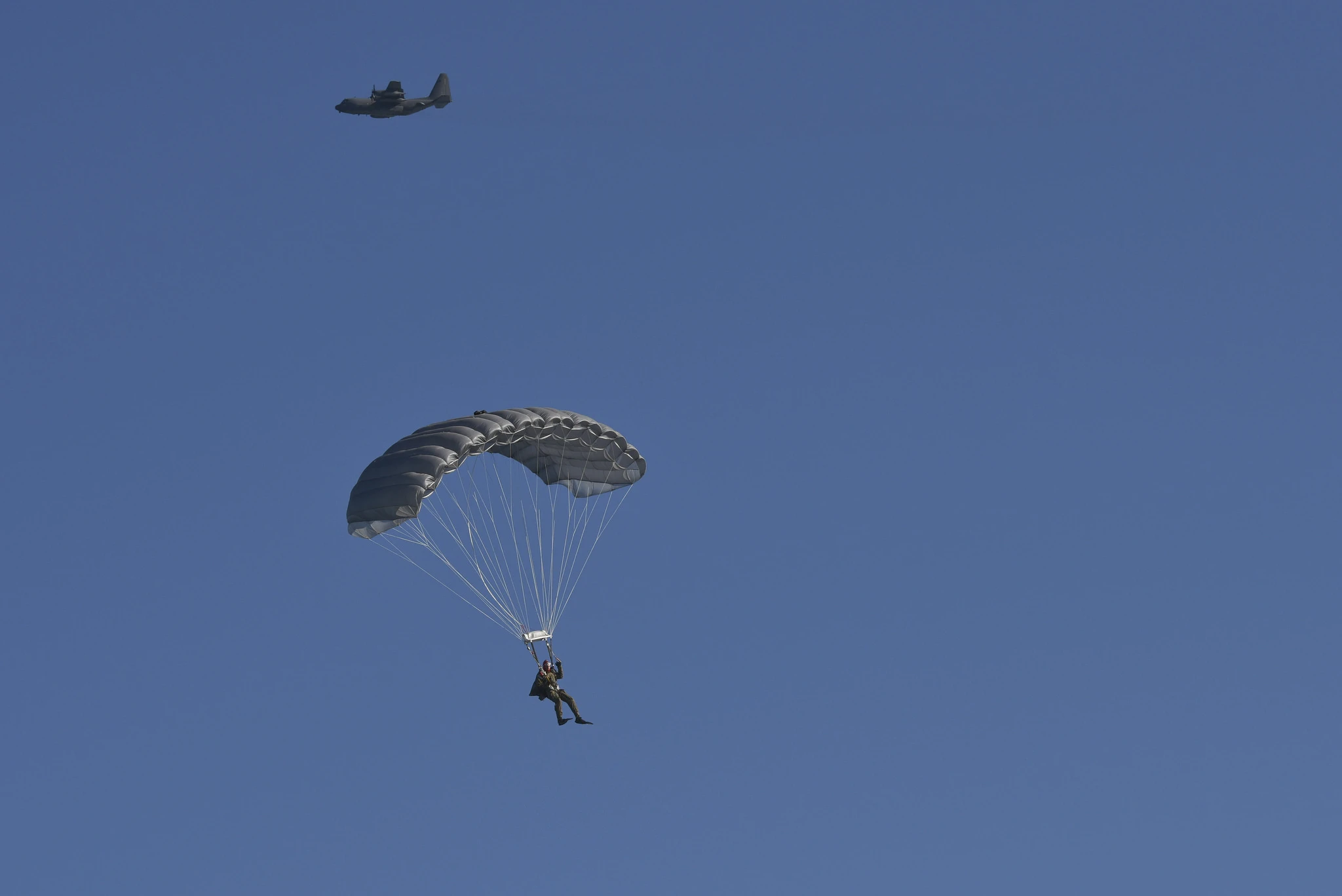 Doubs : un parachutiste se blesse gravement lors d’une cérémonie de commémoration de la Résistance
