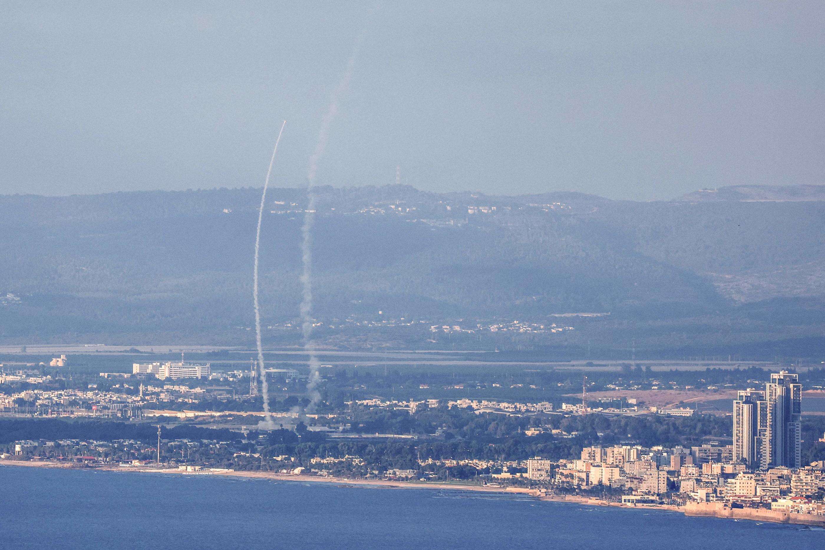 Le Hezbollah dit avoir tiré « une salve de missiles » sur une base israélienne près de Haïfa