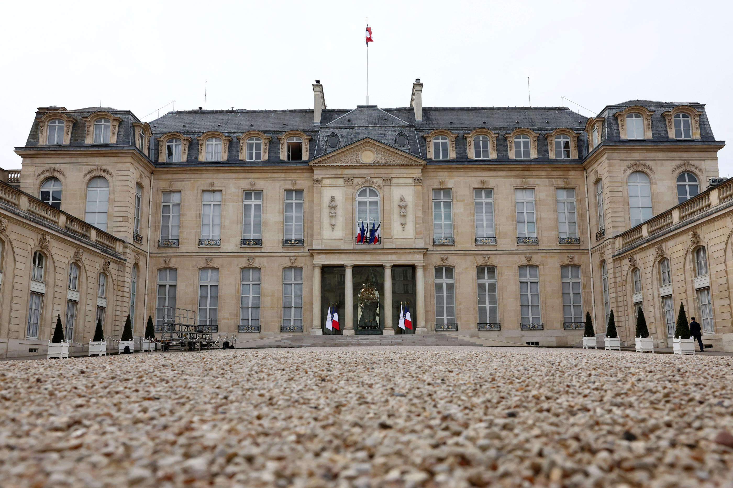 Paris : un évadé, muni d’un jerrican et d’une bouteille de gaz, interpellé alors qu’il voulait parler à Emmanuel Macron