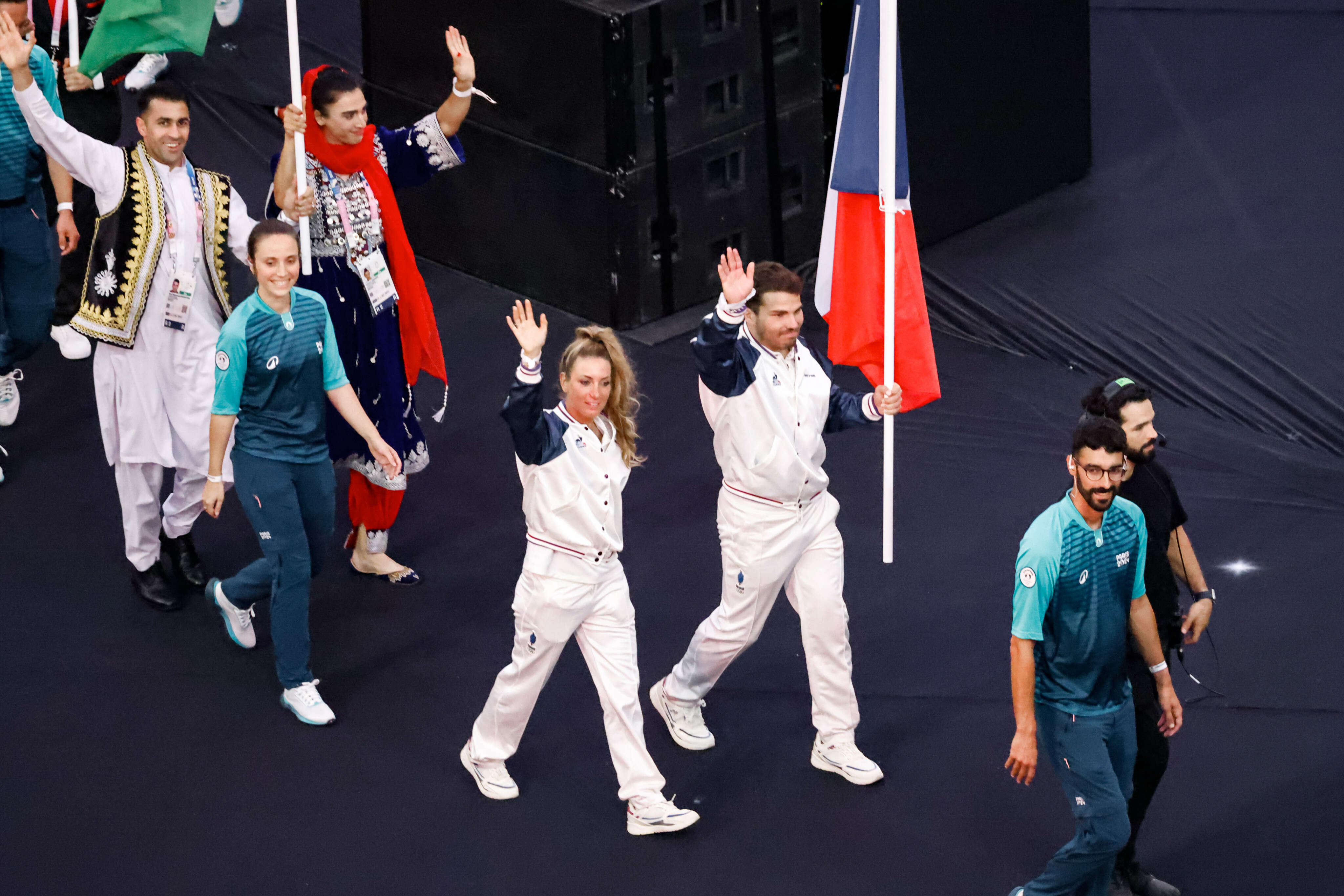 « C’était fou » : Pauline Ferrand-Prévot et Antoine, porte-drapeaux ravis après la cérémonie de clôture