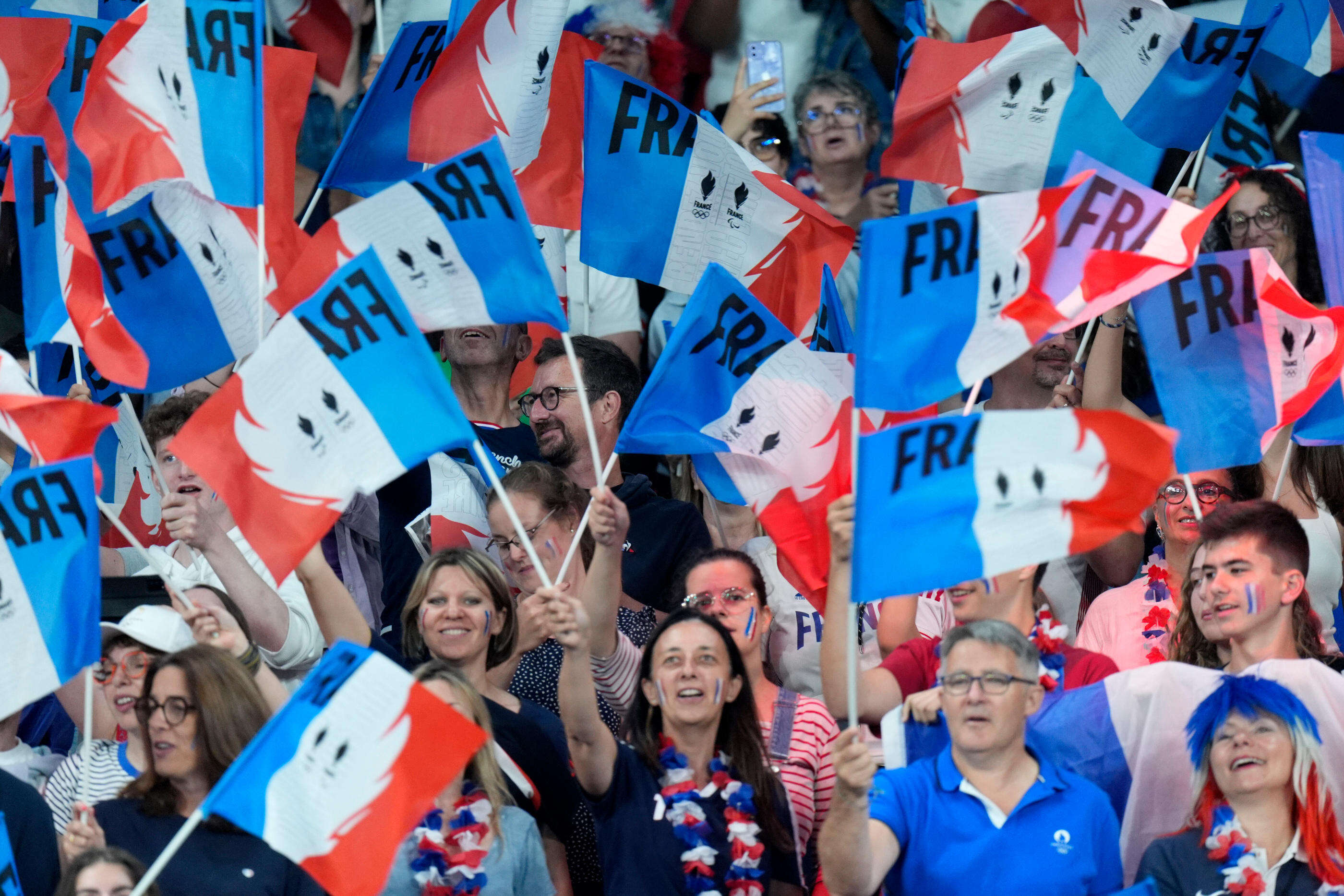 « On voulait être acteur » : plongée au cœur du carré des supporters pour Allemagne-France en basket fauteuil