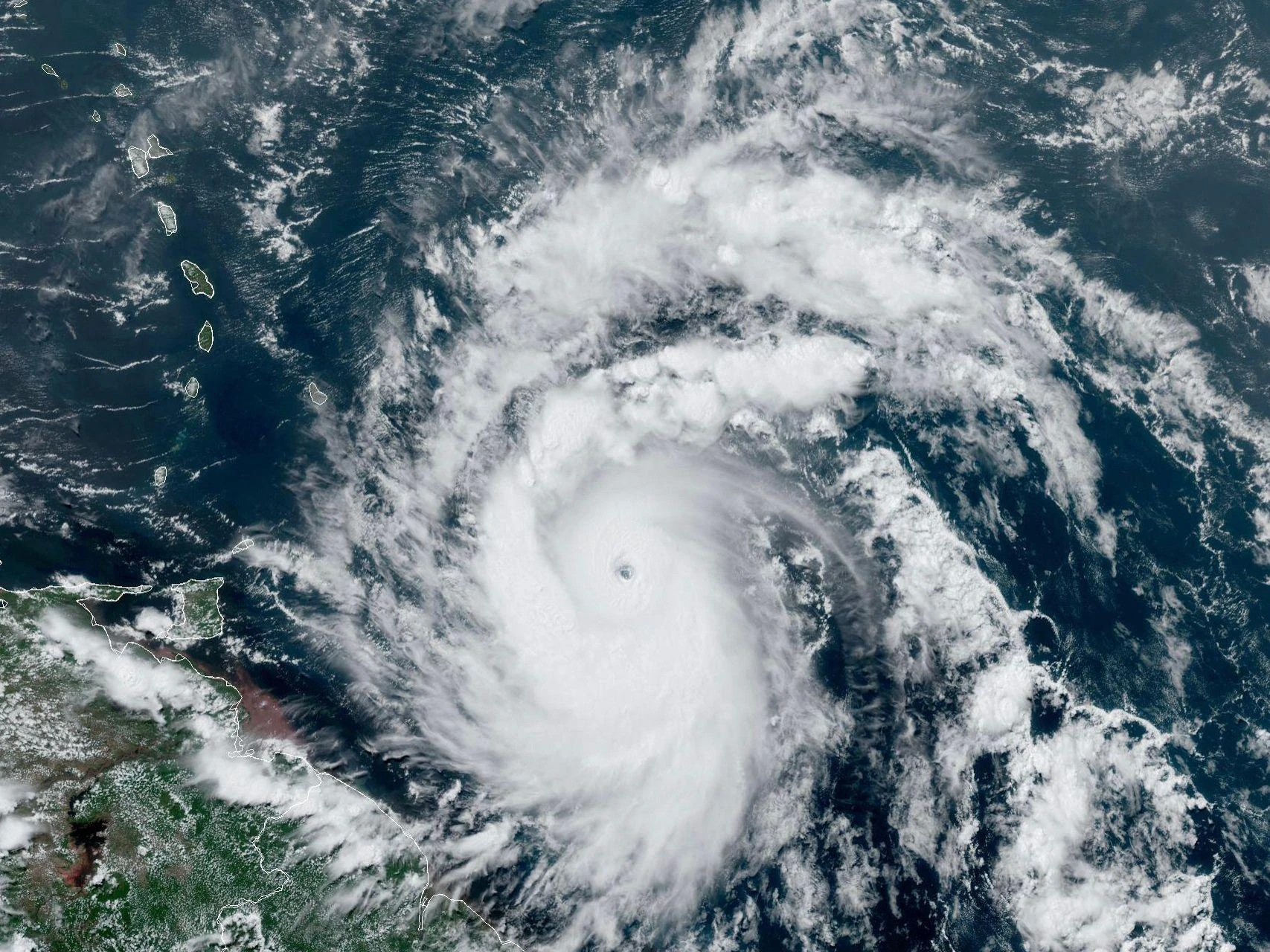 Ouragan Béryl : la Martinique « pas impactée directement », mais de nombreuses autres îles des Antilles en alerte maximale