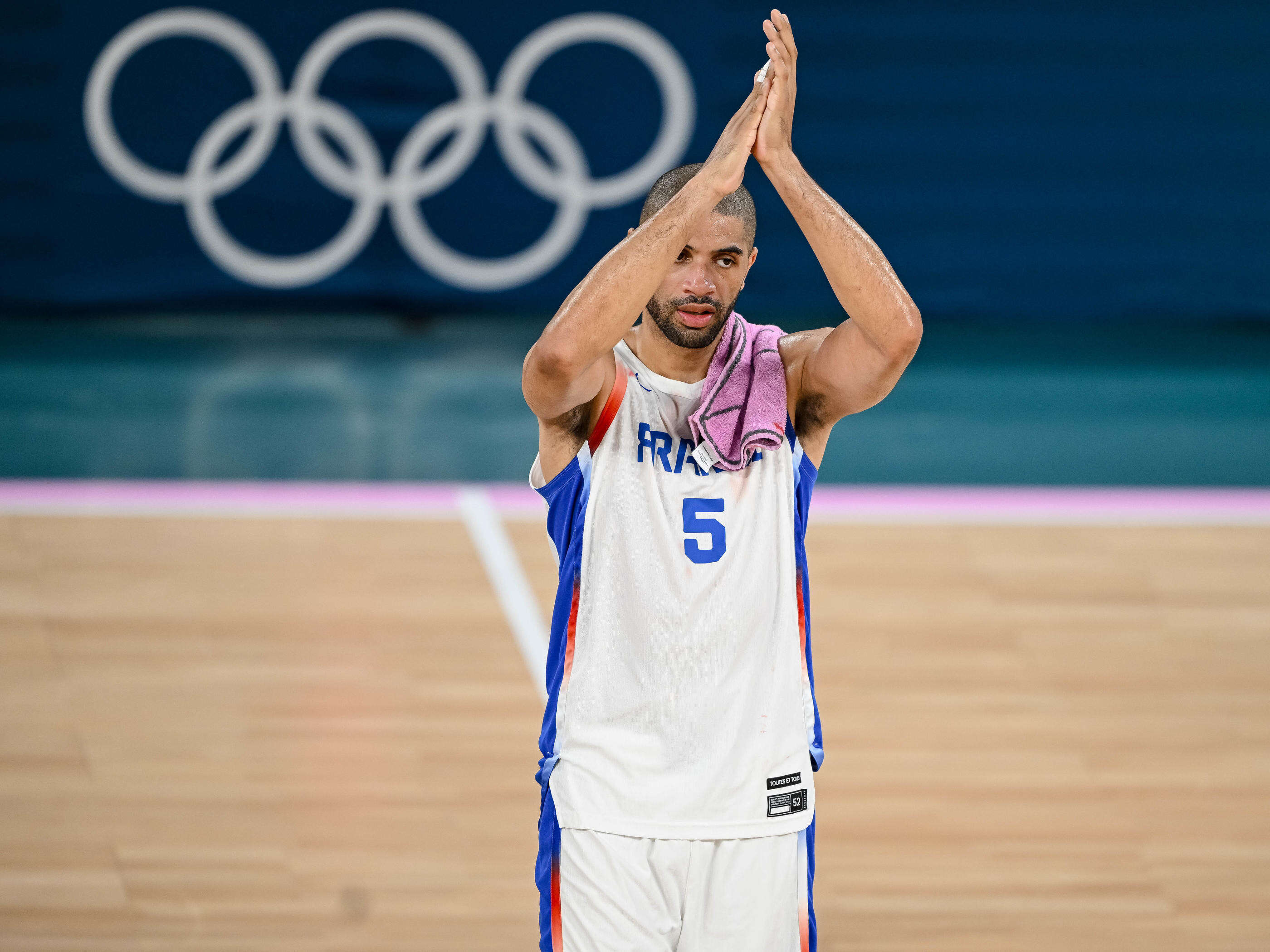 « Il est temps de refermer ce magnifique chapitre » : Nicolas Batum officialise sa retraite internationale