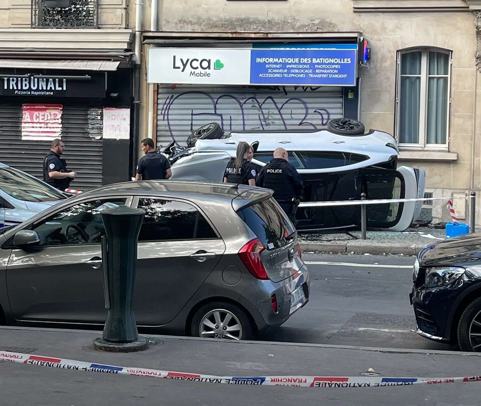 Paris : un automobiliste perd le contrôle de sa voiture et percute un piéton mortellement aux Batignolles