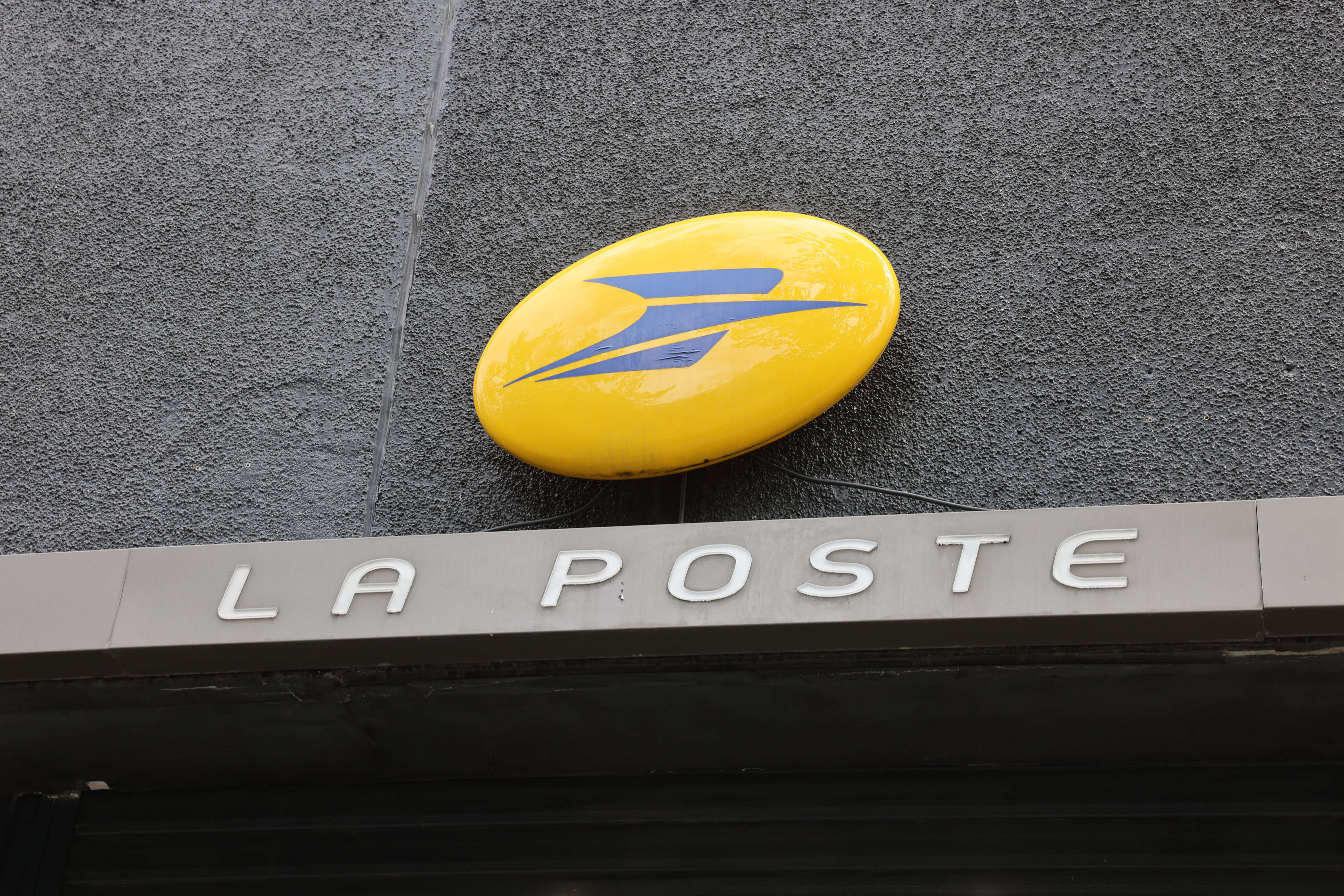 Devoir de vigilance : La Poste, première entreprise française à avoir été condamnée, fait appel